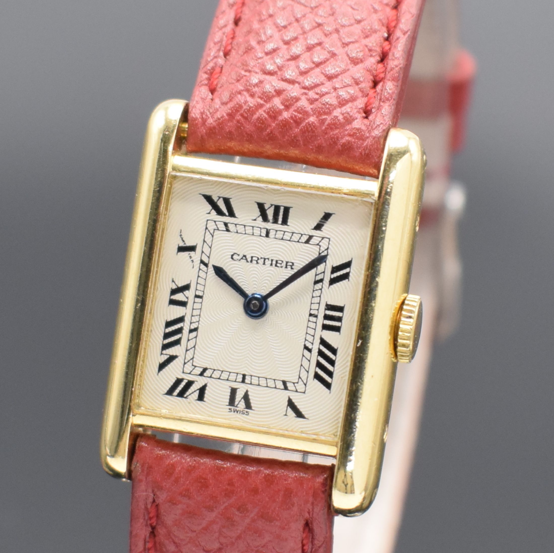 Detail a: CARTIER Tank Damenarmbanduhr in GG 750/000, Schweiz um 1980, Handaufzug, rechteck. Geh., seitl. 4-fach verschr., Krone später, versilb. ...