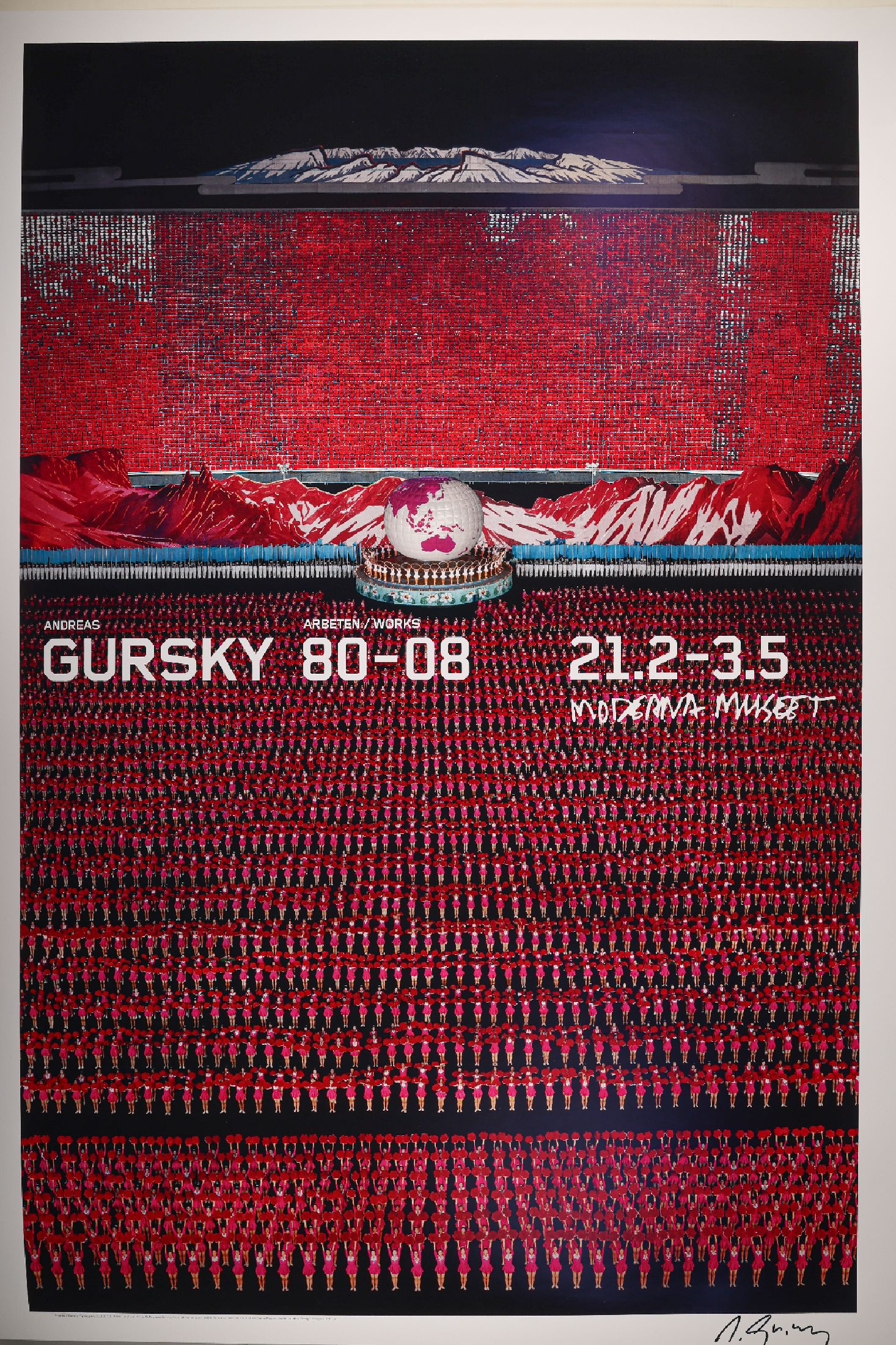 Andreas Gursky, geb. 1955, Offsetlitho auf dünnem Karton, "Pyiongyang", nur wenig handsignierte Exemplare aus dem Jahre 2009, ...