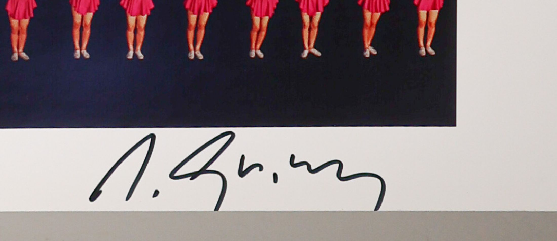 Detail a: Andreas Gursky, geb. 1955, Offsetlitho auf dünnem Karton, "Pyiongyang", nur wenig handsignierte Exemplare aus dem Jahre 2009, ...