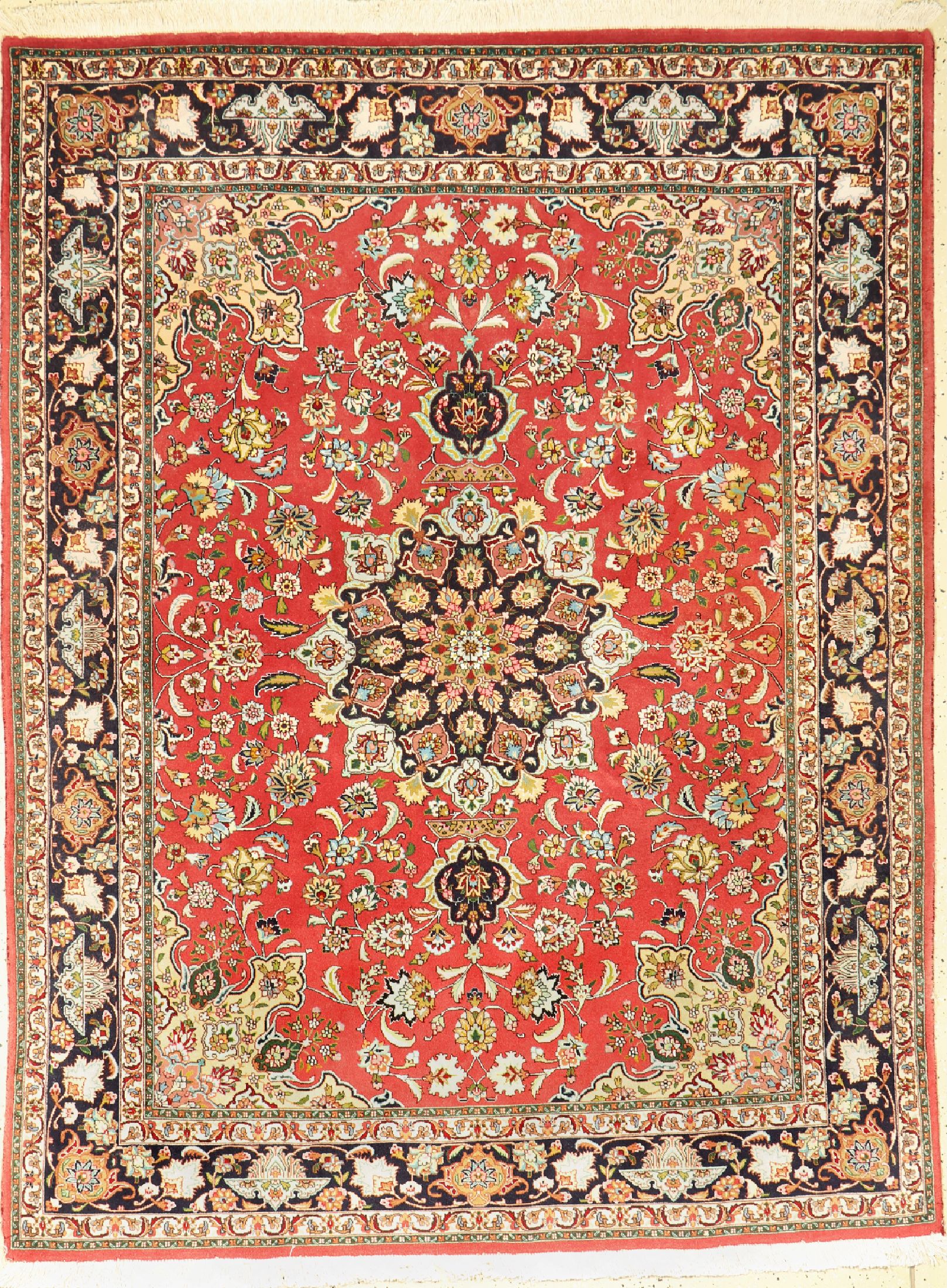 Täbriz fein(50 Raj), Persien, ca. 50 Jahre,Korkwolle mit Seide, ca. 203 x 155 cm, EHZ: 1-2, (Mottenfrass an dem Rändern)