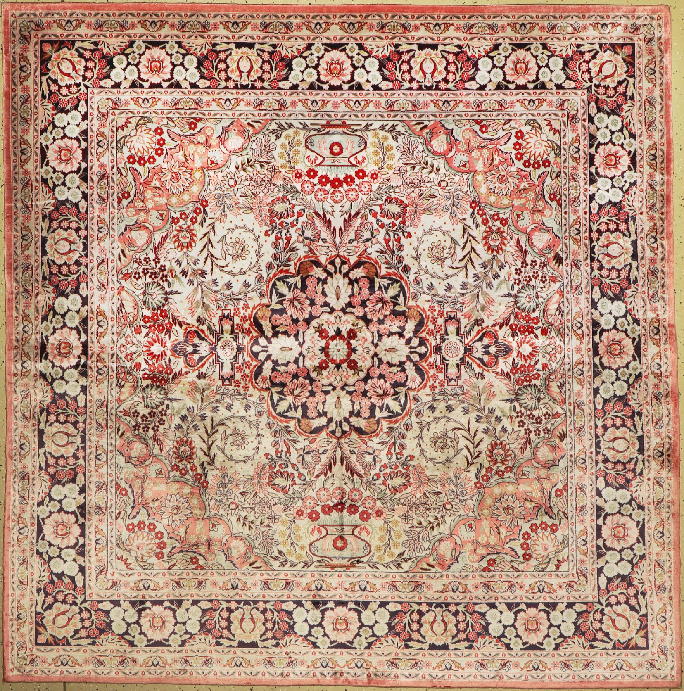 Hereke Seide, China, ca. 50 Jahre, reine Naturseide, ca. 200 x 200 cm, EHZ: 1-2