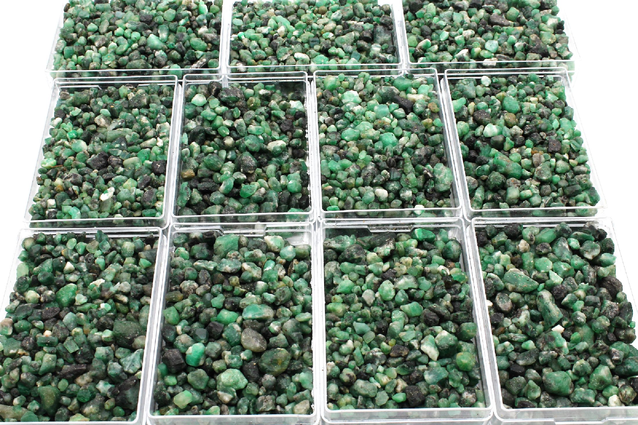 Detail a: Lot lose Smaragd-Rohsteine, ca. 6800 ct, versch. Größen und Farben, sehr reichhaltig