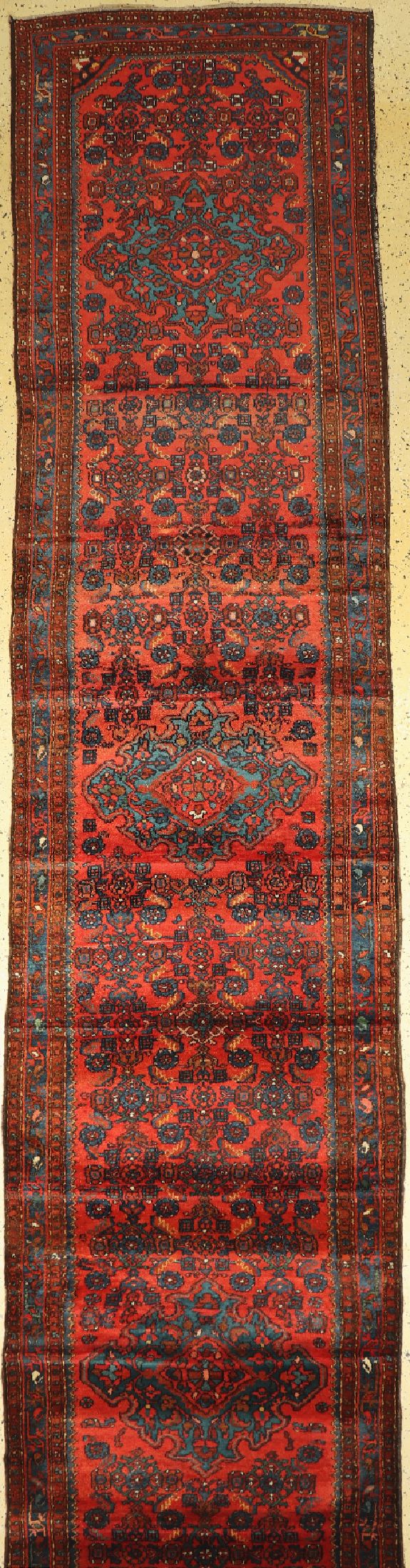 Hamadan alt, Persien, um 1950, Wolle auf Baumwolle, ca. 500 x 107 cm, EHZ: 2