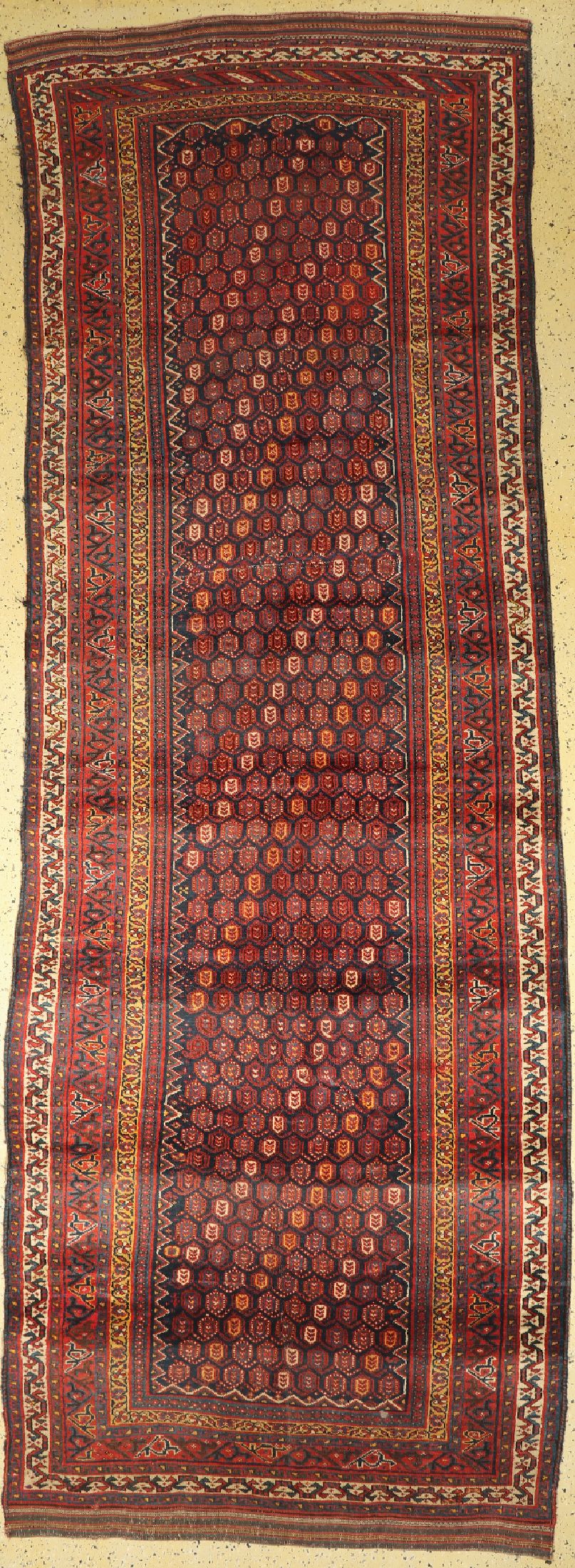 Alter Kordi Dorfteppich, Persien, um 1930/1940, Wolle auf Baumwolle, ca. 450 x 160 cm, EHZ: 3, (restauriert)