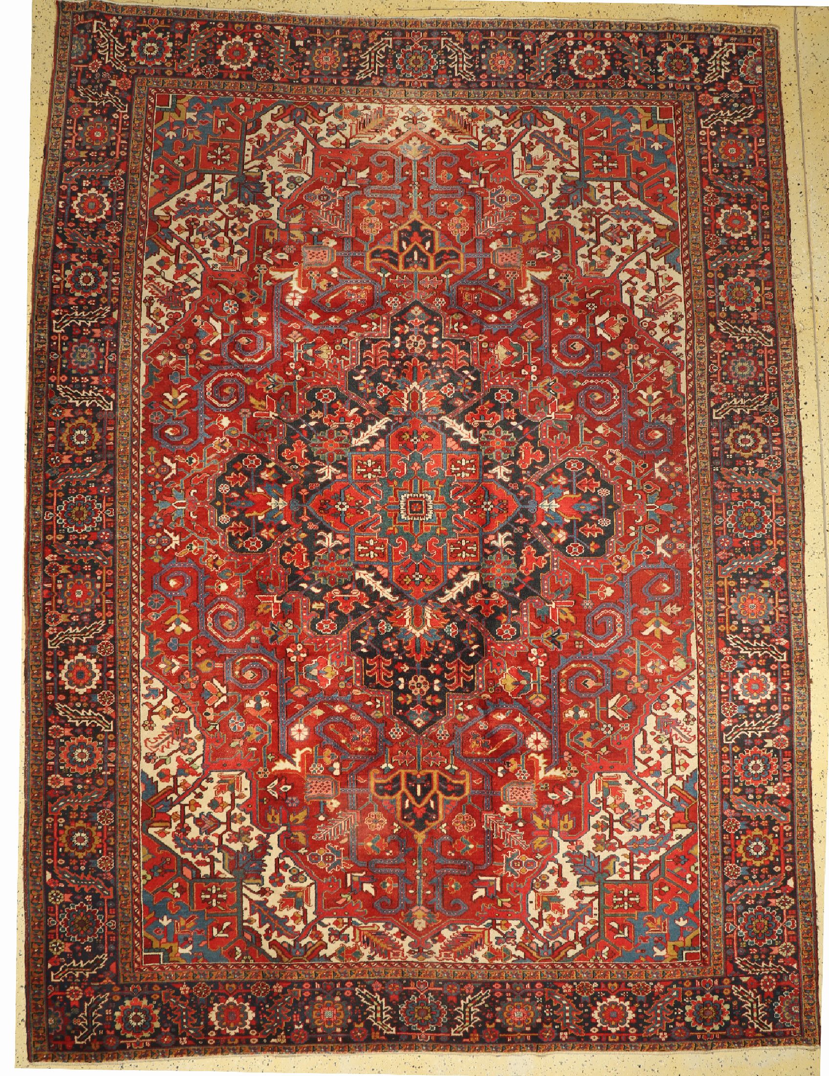 Alter Heriz, Persien, um 1960, Wolle auf Baumwolle, ca. 392 x 288 cm, EHZ: 3(Fleck)