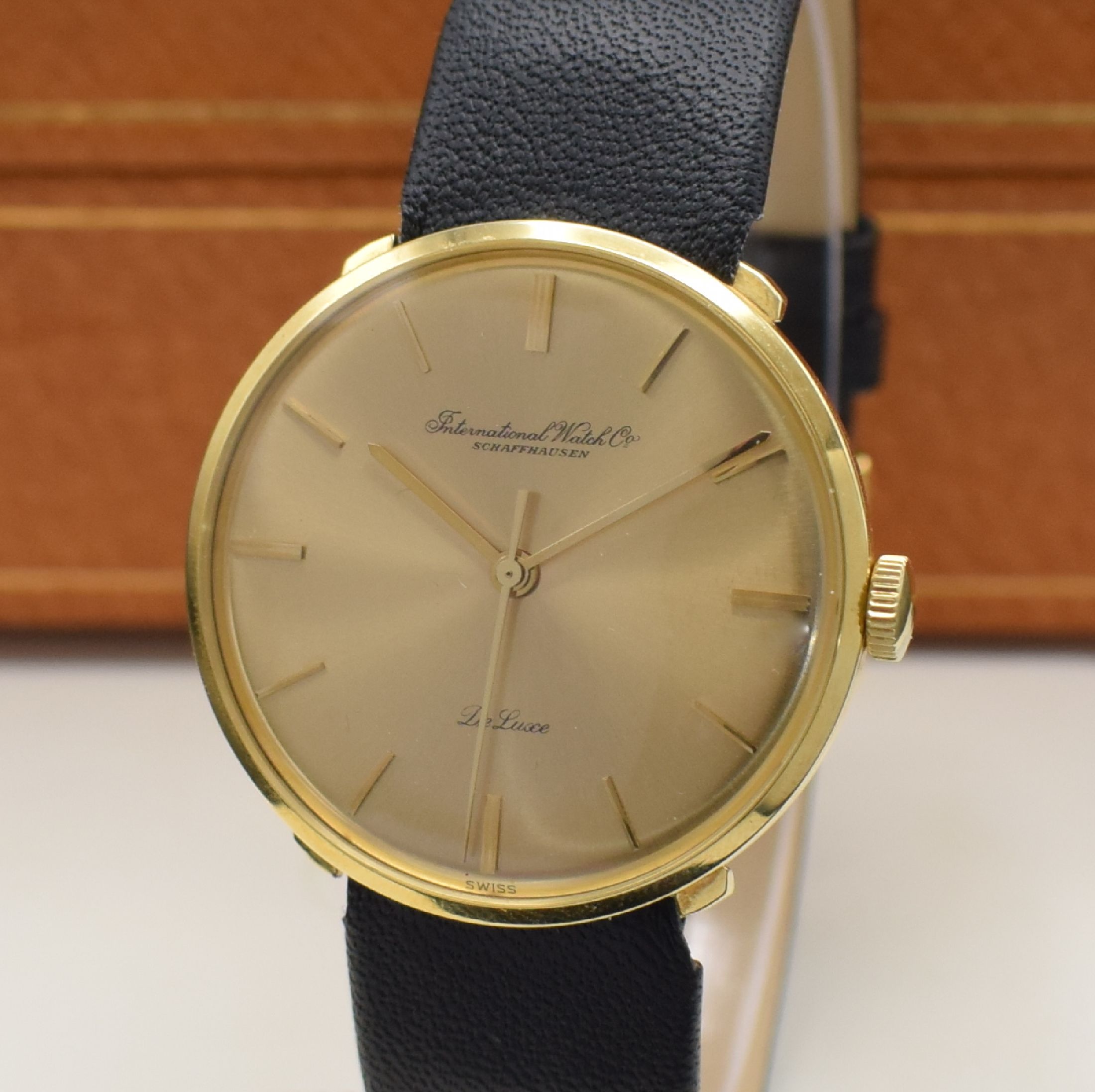 Detail a: IWC de Luxe seltene Herrenarmbanduhr mit original Box und Papieren in GG 750/000, Schweiz lt. orig. Papier verkauft am 24 Dez. 1962, Handaufzug, ...