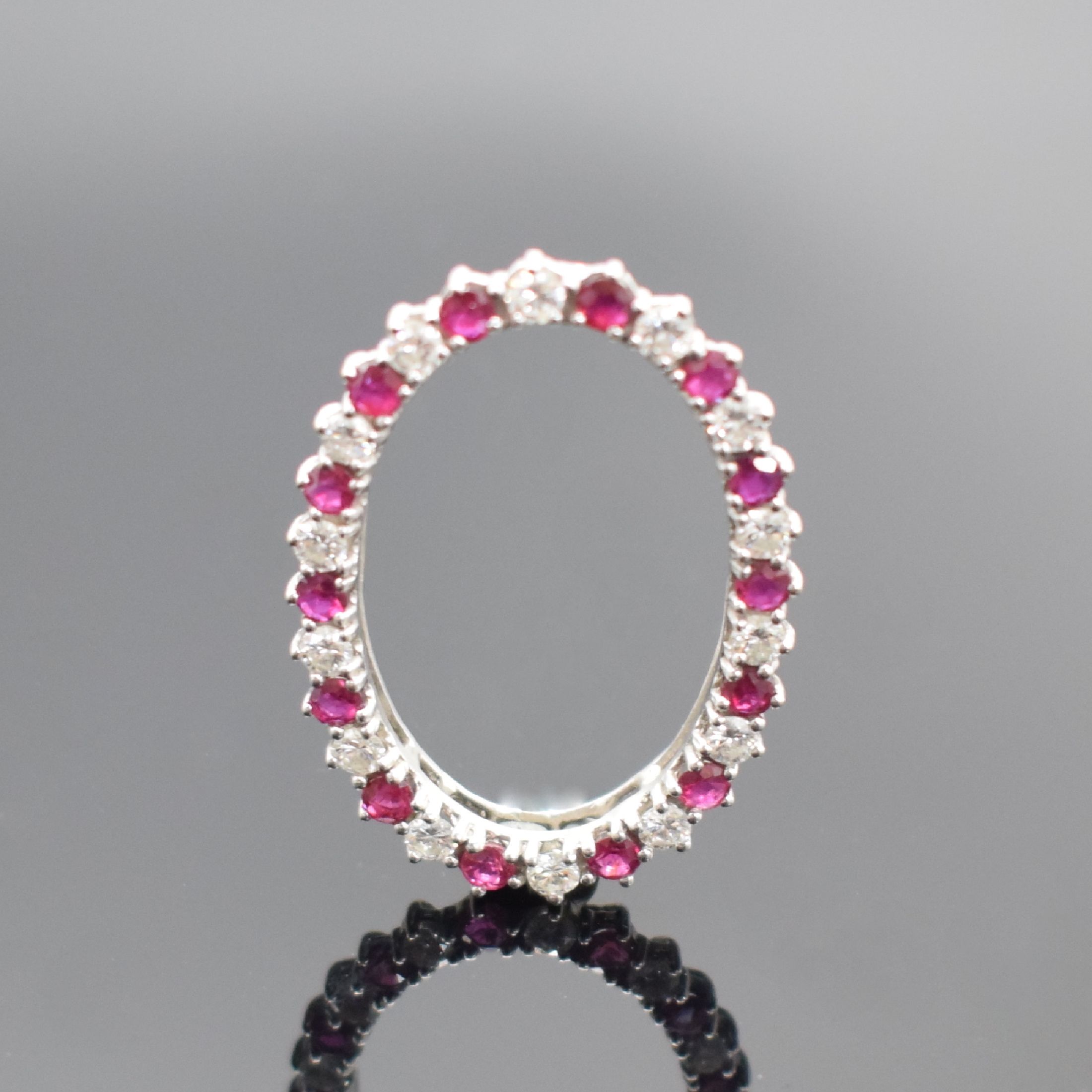 Detail d: CLAY MONTIER Damenarmbanduhr in WG 585/000 an Milanaiseband mit Saphir/Diamant-Lünette & zweiter Rubin/Diamant-Lünette zum wechseln, Schweiz um ...
