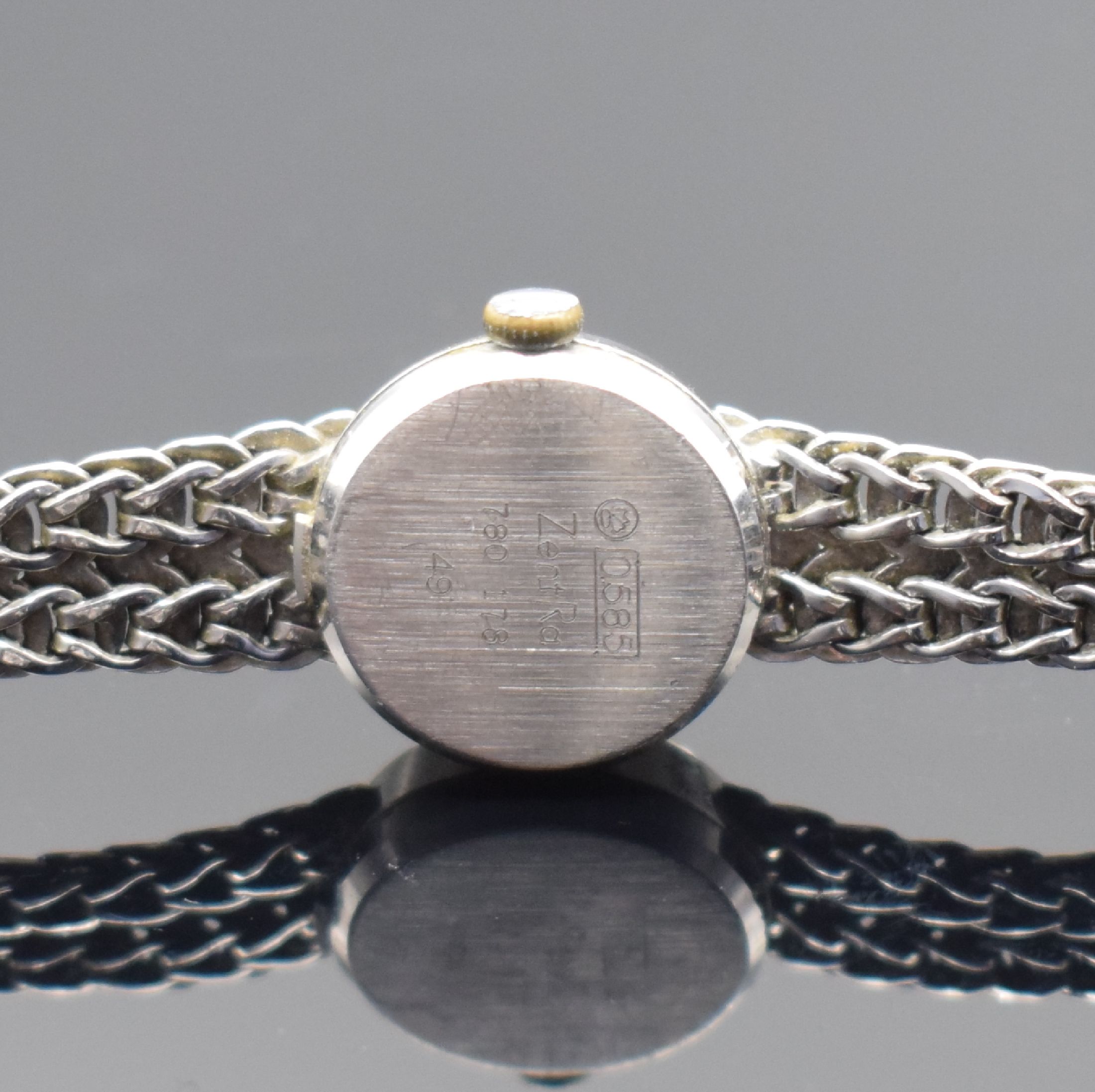 Detail d: ZENTRA Damenarmbanduhr in WG 585/000, Deutschland um 1970, quarz, 2-teil. Gehäuse, Boden aufgedr., silb. Zifferbl. m. aufges. Std.-Ind. fl., D. ca. ...