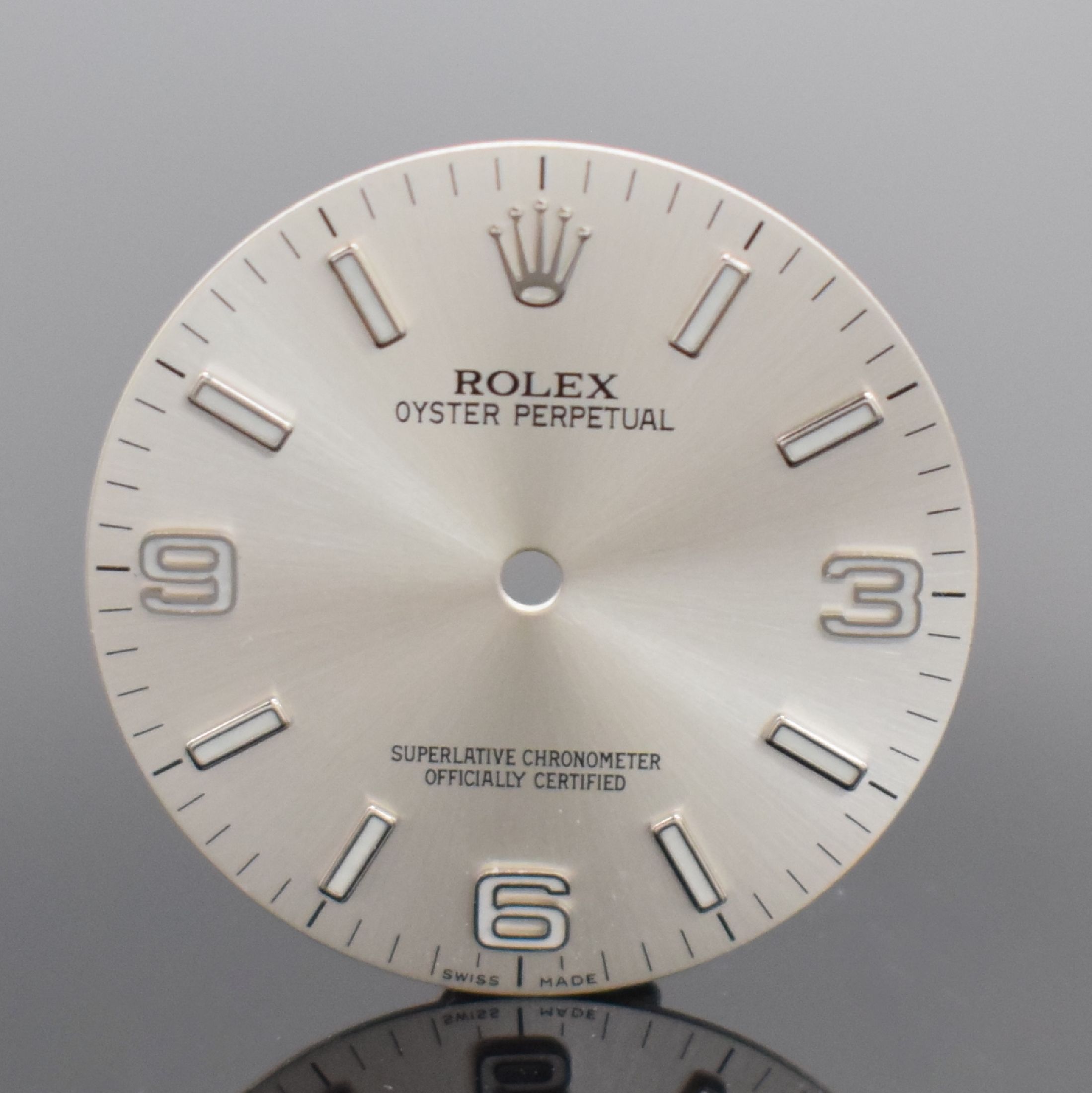 Detail a: ROLEX original Zifferblatt für z.B. Ref. 116000, Schweiz um 2010, versilb. 3-6-9- Blatt, aufges. silb. Leuchtindices & -Zahlen, Rücks. sign. & ...