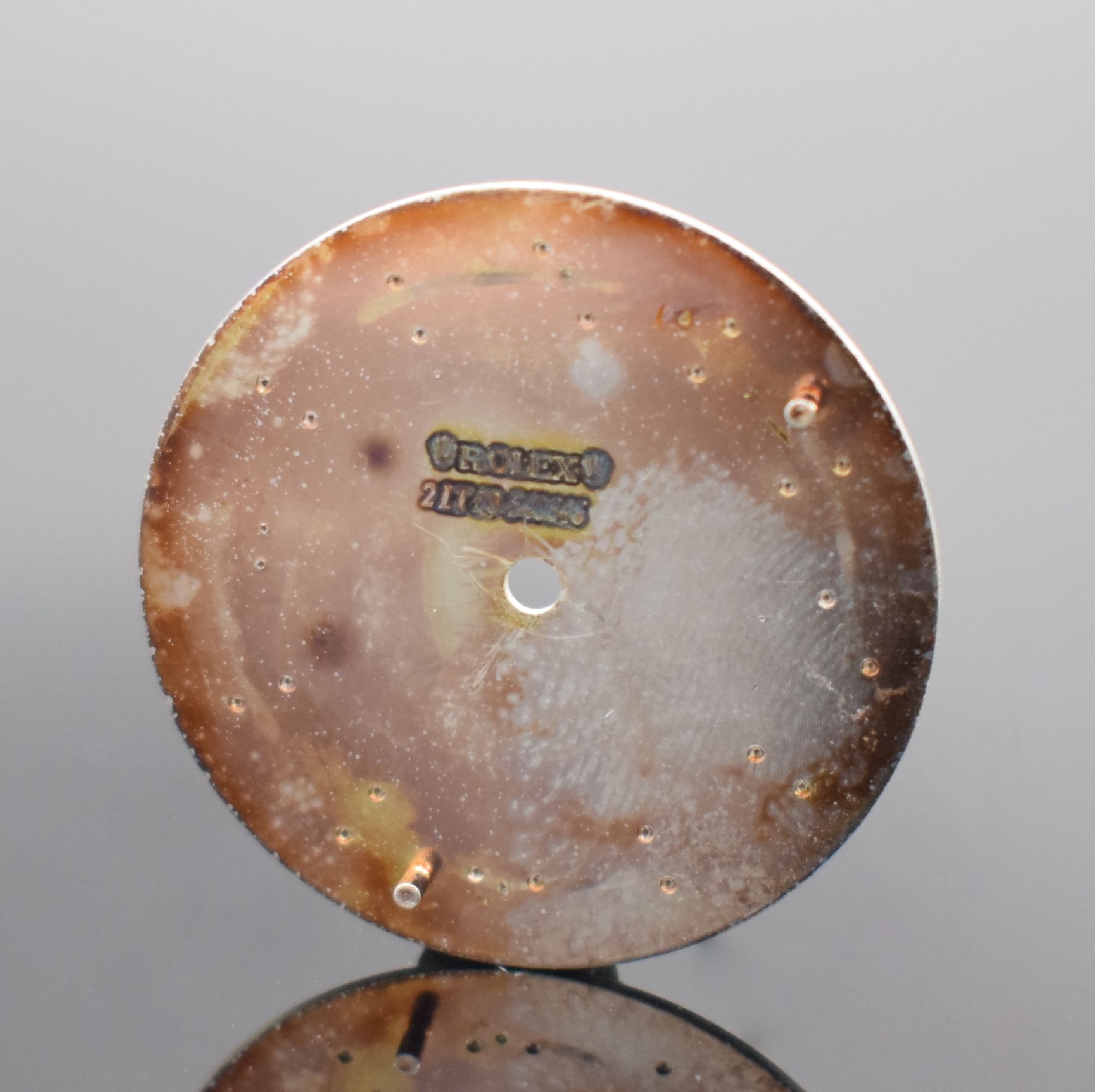 Detail b: ROLEX original Zifferblatt für z.B. Ref. 116000, Schweiz um 2010, versilb. 3-6-9- Blatt, aufges. silb. Leuchtindices & -Zahlen, Rücks. sign. & ...