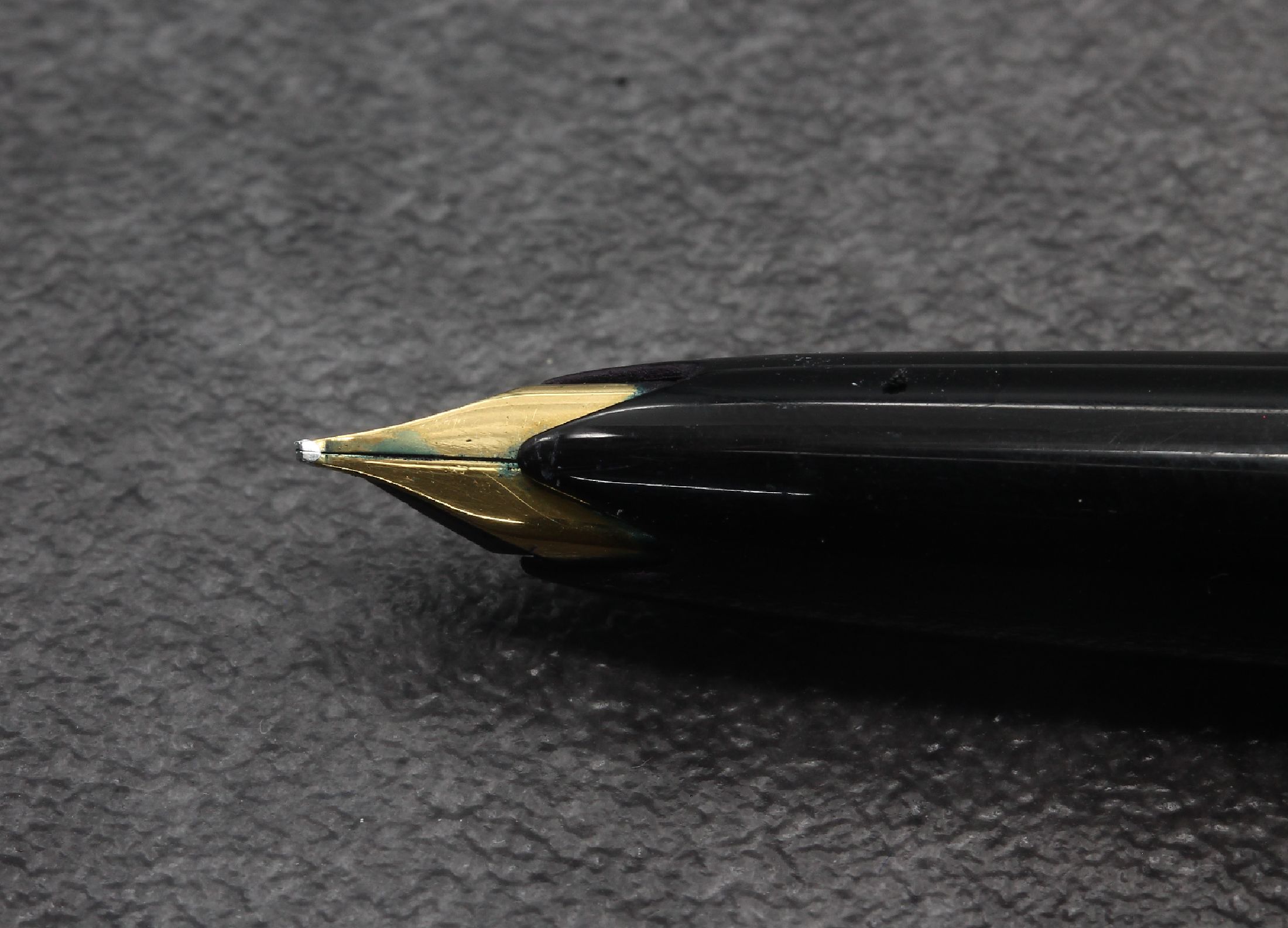 Detail c: 2-teil. MONTBLANC Schreibset, Hüllen GG 585/000, best. aus: Kolbenfüllfederhalter Meisterstück Nr. 92 und Kugelschreiber Nr. 98,mit ...