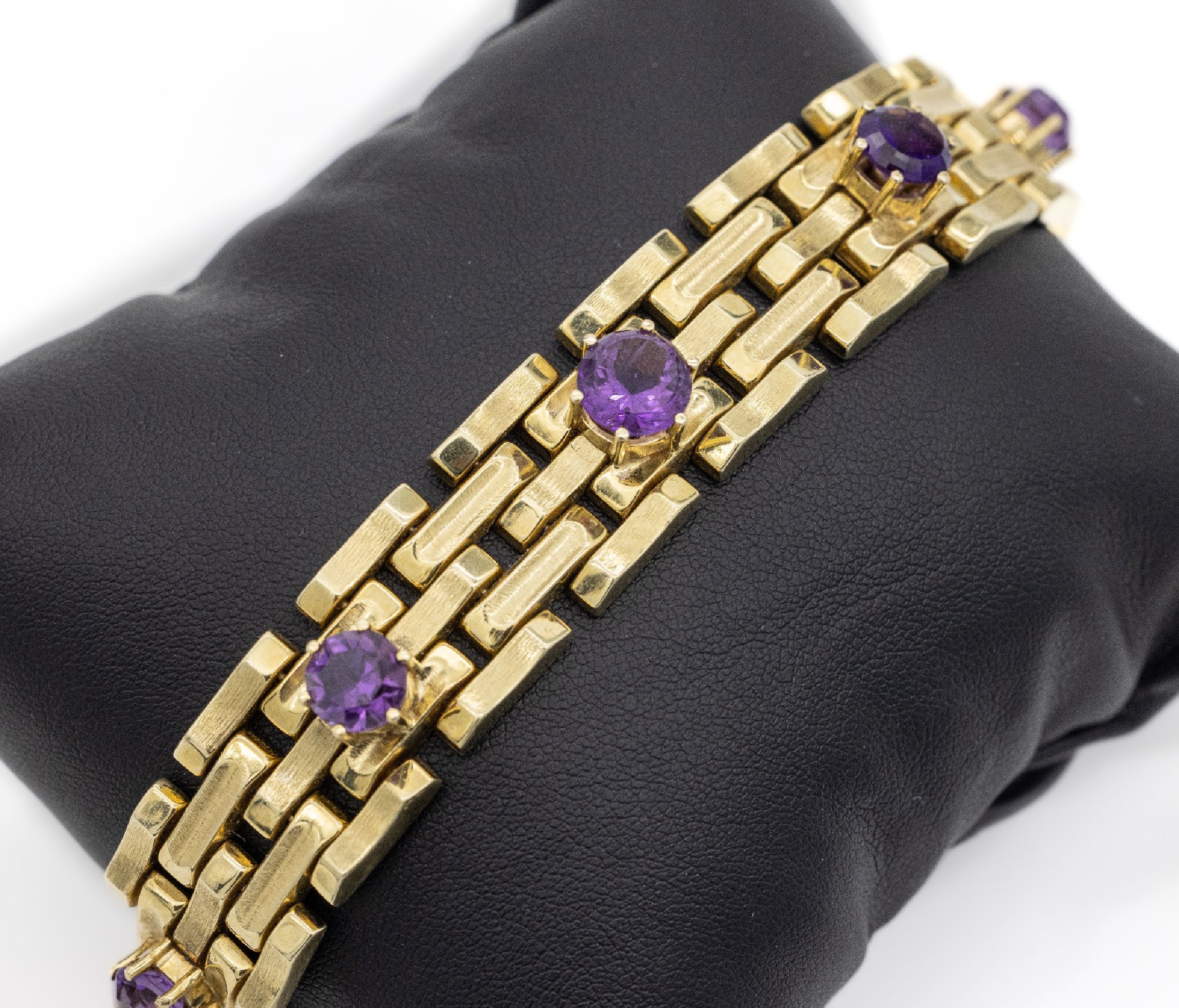 14 kt Gold Amethyst-Armband, GG 585/000, 7 rundfacett. Amethyste zus. ca. 14.0 ct, L. ca.19 cm, Kastenschloß mit Sicherheitsacht (1 Sicherheitsacht ...