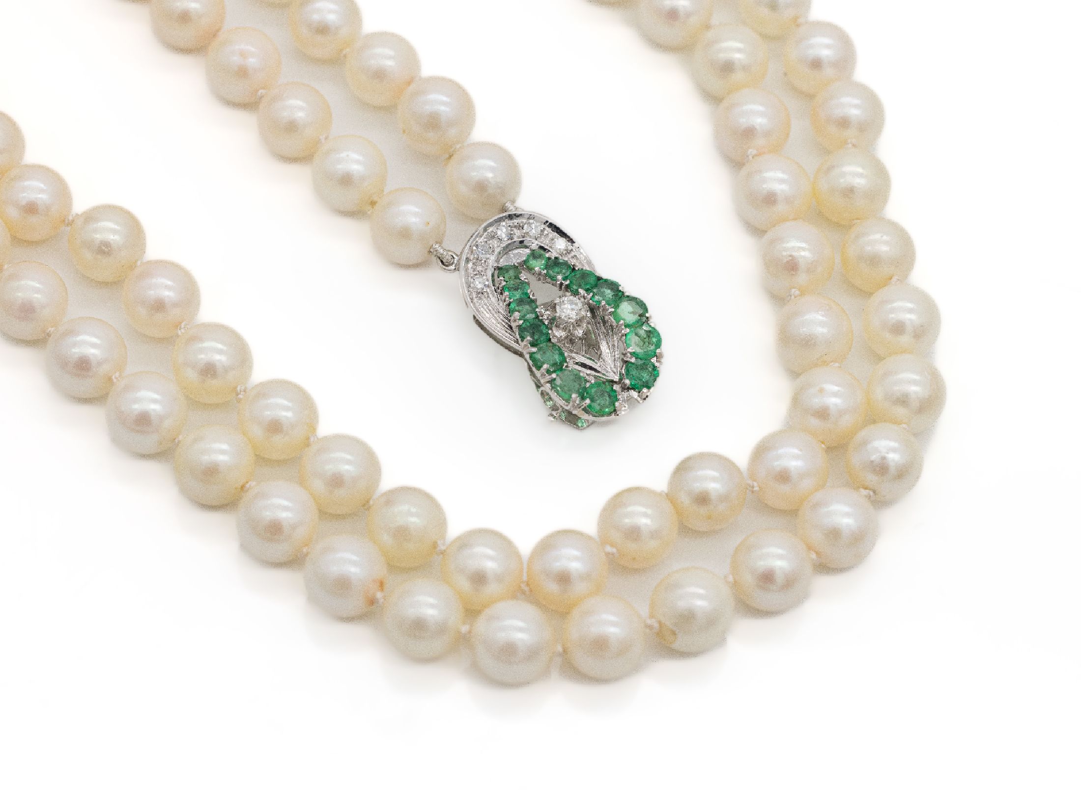 14 kt Gold Smaragd-Diamant-Schließe für 2-reihiges Collier, WG 585/000, 14 rundfacett. Smaragde zus. ca. 2.10 ct, 1 Brillant und 5 8/8-Diamanten ...