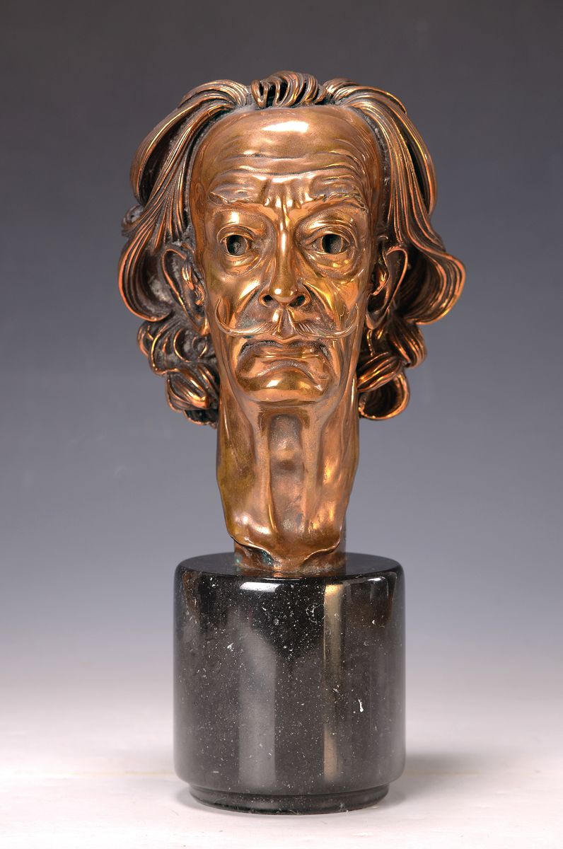 Detail k: Arno Breker, 1900-1991, Skulptur Dali-Kopf, seltene goldfarbene Version, sign., dat. 1974-75, num. 278/999, mit dem Venturi Arte-Stempel, H. ca. 32 cm