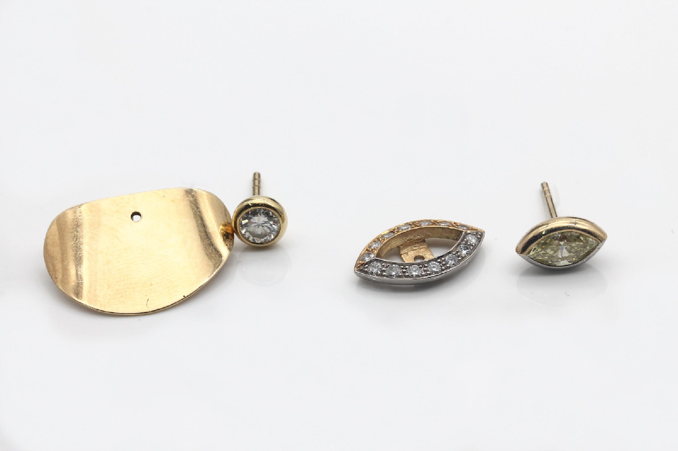 Detail a: Paar 18 kt Gold Verwandlungsohrstecker, GG/WG 750/000, PETER PLÖDERL Mannheim, Brillant ca. 0.40 ct feines Weiß-Weiß/si, 1 Diamant-Navette ca. ...