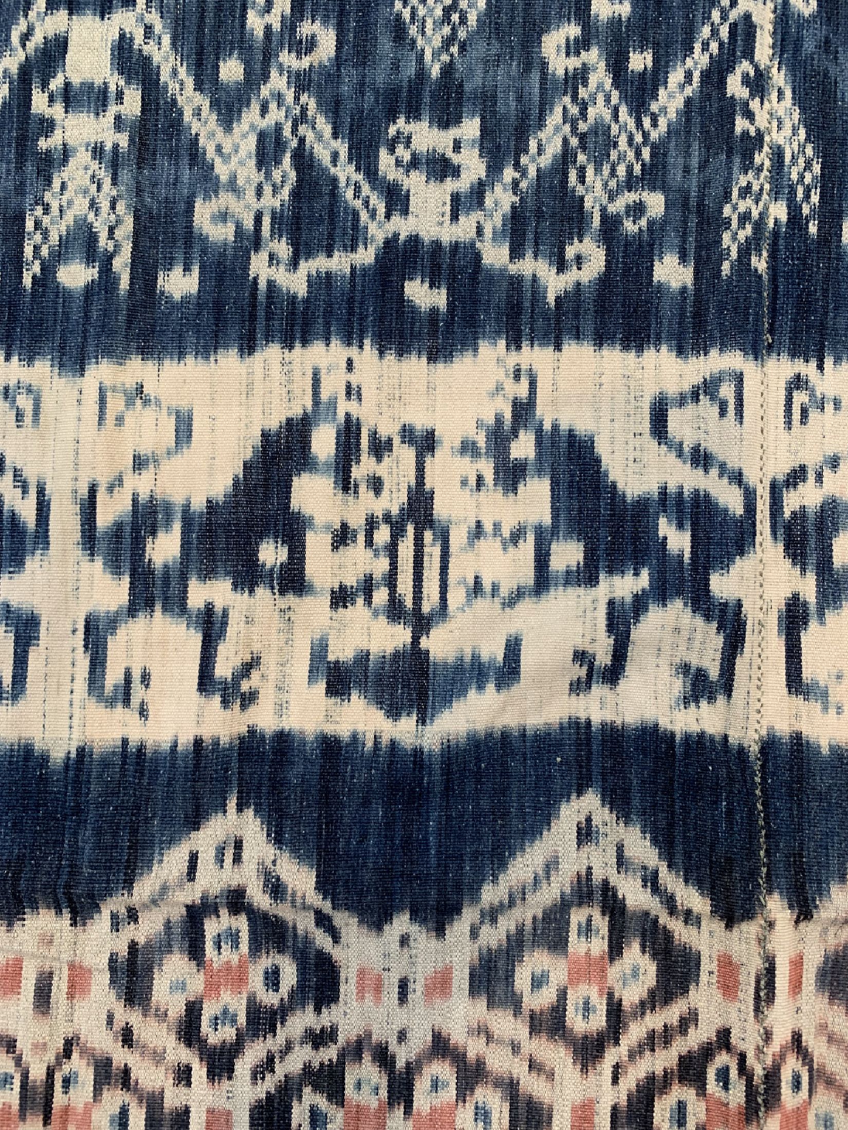 Detail b: Sumba Ikat alt, Indonesien, um 1930/1940, Baumwolle, ca. 210 x 110 cm, EHZ:1-2(2 Bahnig).