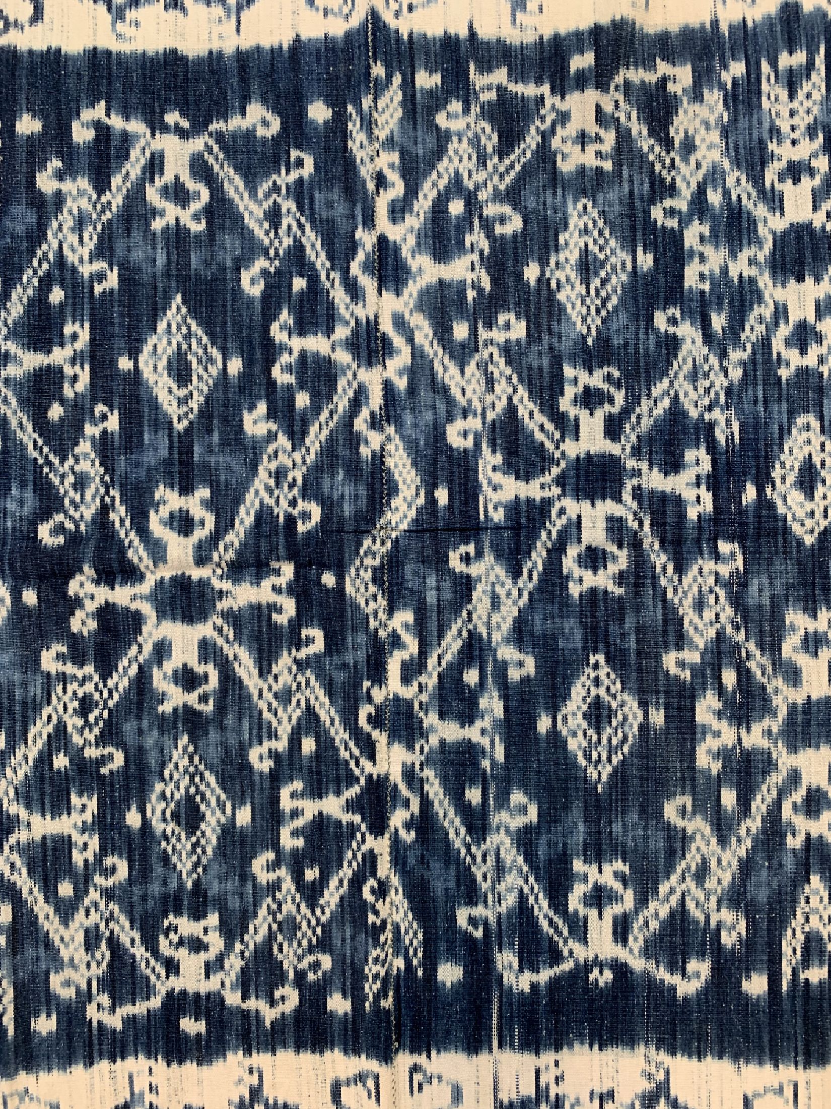 Detail c: Sumba Ikat alt, Indonesien, um 1930/1940, Baumwolle, ca. 210 x 110 cm, EHZ:1-2(2 Bahnig).
