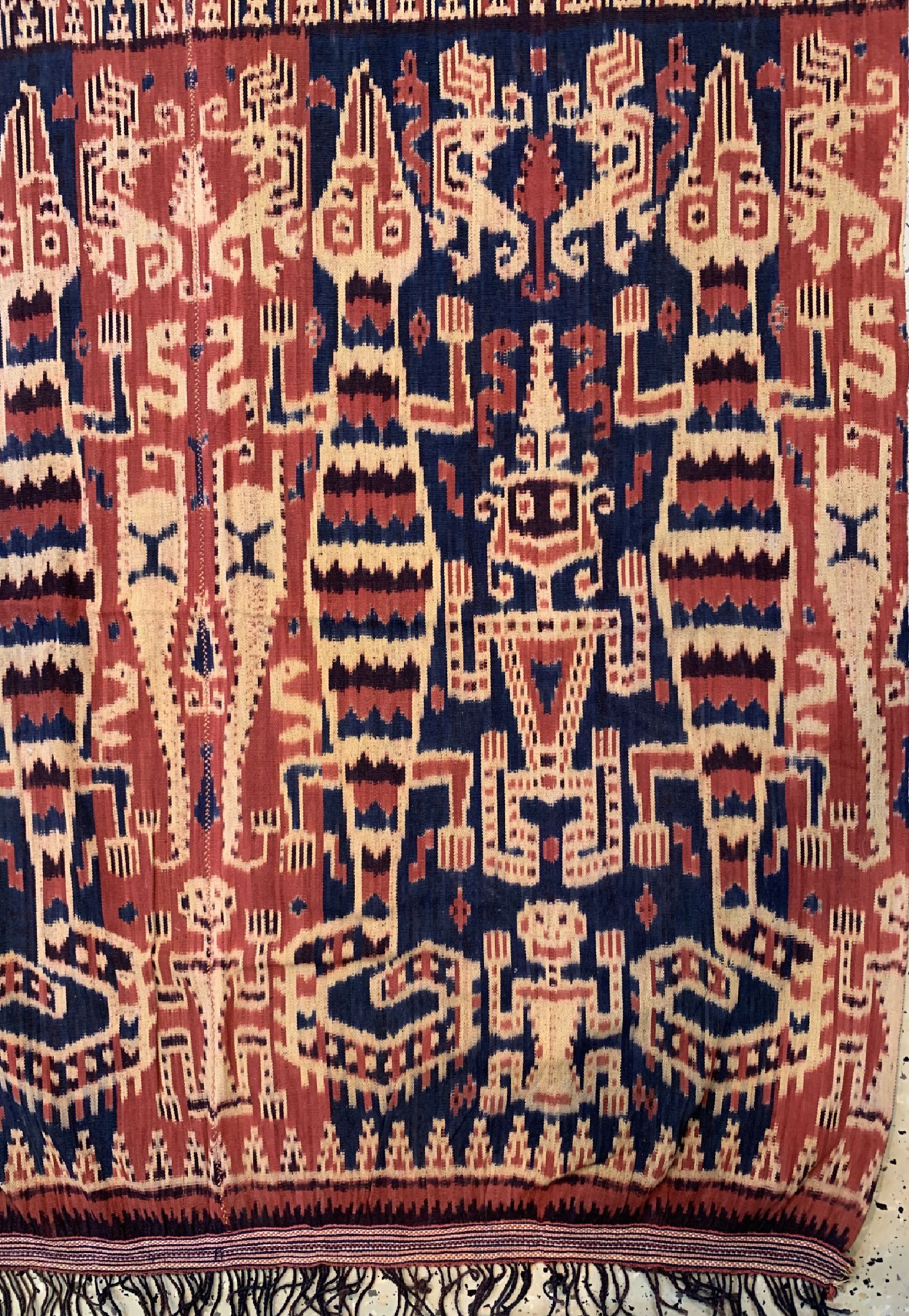 Detail a: Sumba Ikat alt, Indonesien, um 1920, Baumwolle, ca. 230 x 120 cm, EHZ: 1-2(2 Bahnig).