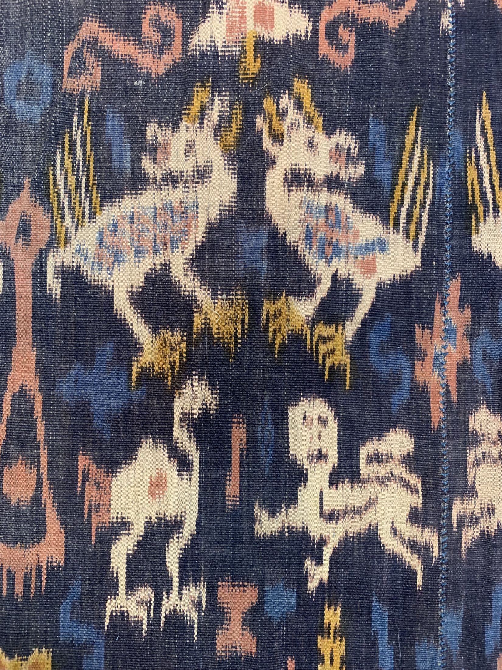 Detail b: Sumba Ikat alt, Indonesien, um 1920/1930, Baumwolle, ca. 240 x 100 cm, EHZ: 1-2(2 Bahnig).