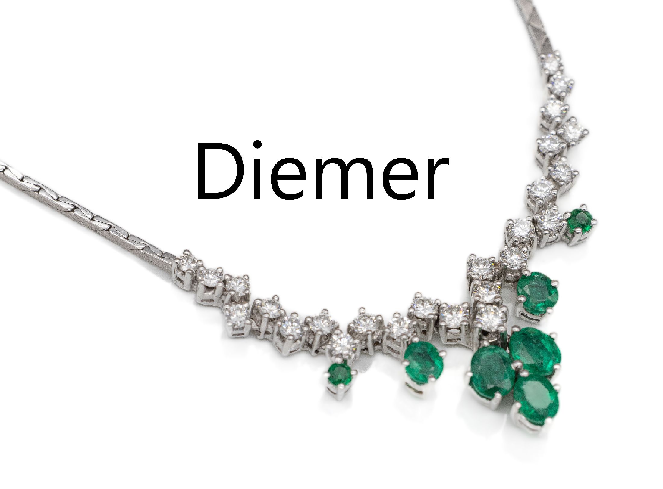 18 kt Gold Smaragd-Brillant-Collier, WG 750/000, Mittelteil mit 2 rund- und 5 ovalfacett. Smaragden zus. ca. 2.00 ct, 25 Brillanten zus. ca. 1.33 ct ...