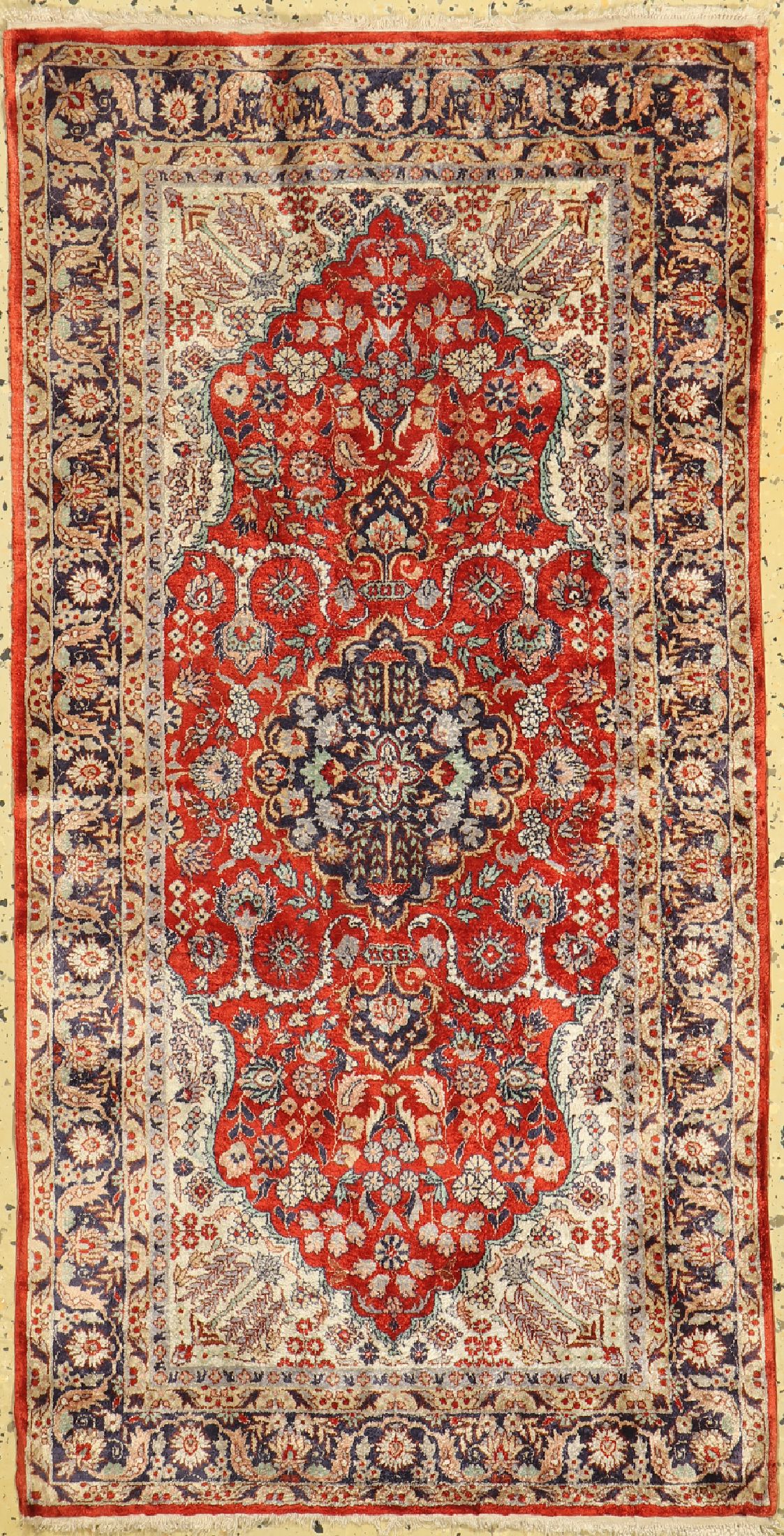 Hereke Seide fein, China, ca. 50 Jahre, reine Naturseide, ca. 122 x 63 cm, EHZ: 1-2