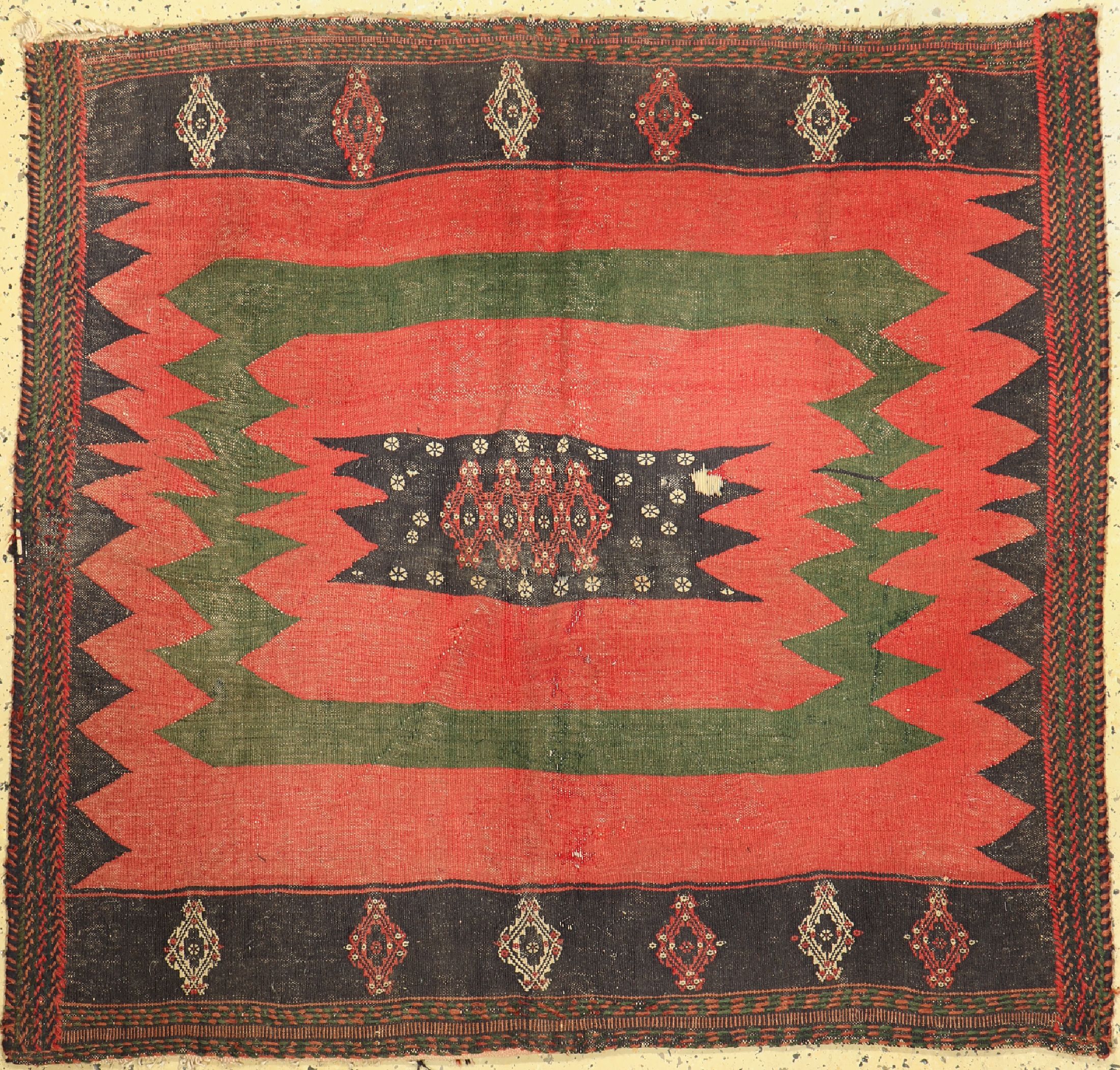 Sofreh alt, Persien, um 1940, Wolle auf Wolle, ca. 130 x 137 cm, EHZ: 3