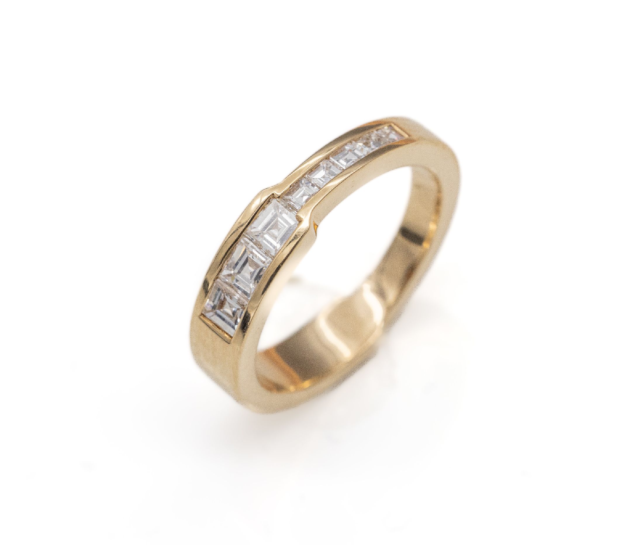 18 kt Gold Diamant-Ring, GG 750/000, 8 Diamantcarrees zus. ca. 0.50 ct Weiß/si, RW 51, ca. 4.9 g