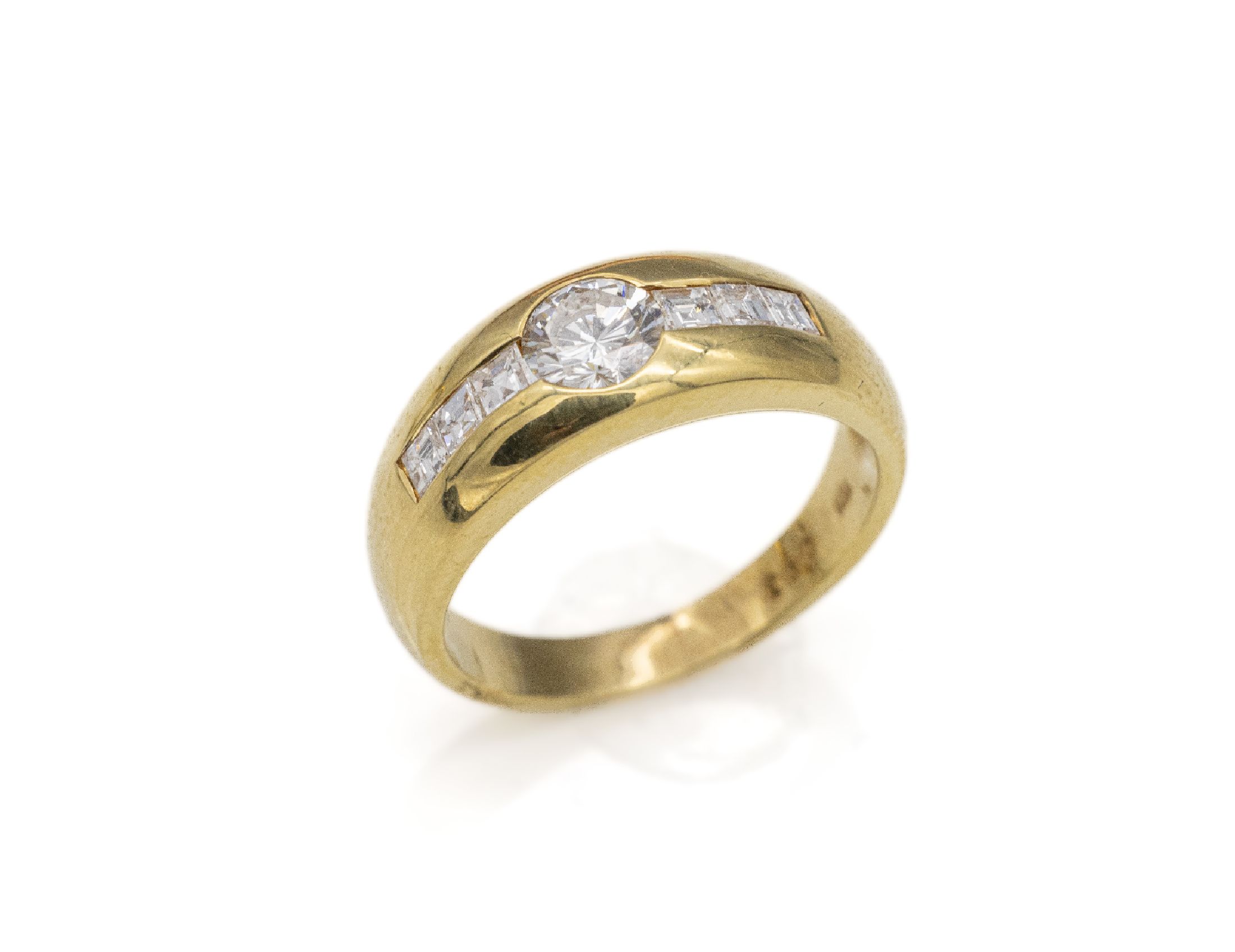 18 kt Gold Brillant-Ring, GG 750/000, Brillant und 6 Princesscut-Diamanten zus. ca. 0.88 ct Weiß/si, RW 53, ca. 5.8 g