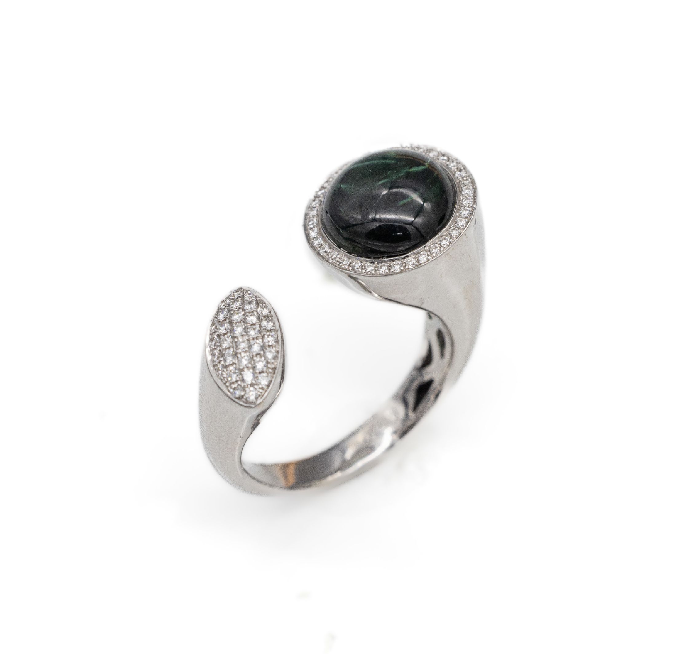 18 kt Gold Turmalin-Brillant-Ring, WG 750/000, Verdelith-Cabochon ca. 3.50 ct, Brillanten zus. ca. 0.23 ct Weiß/si, ca. 6.9 g, RW 56
