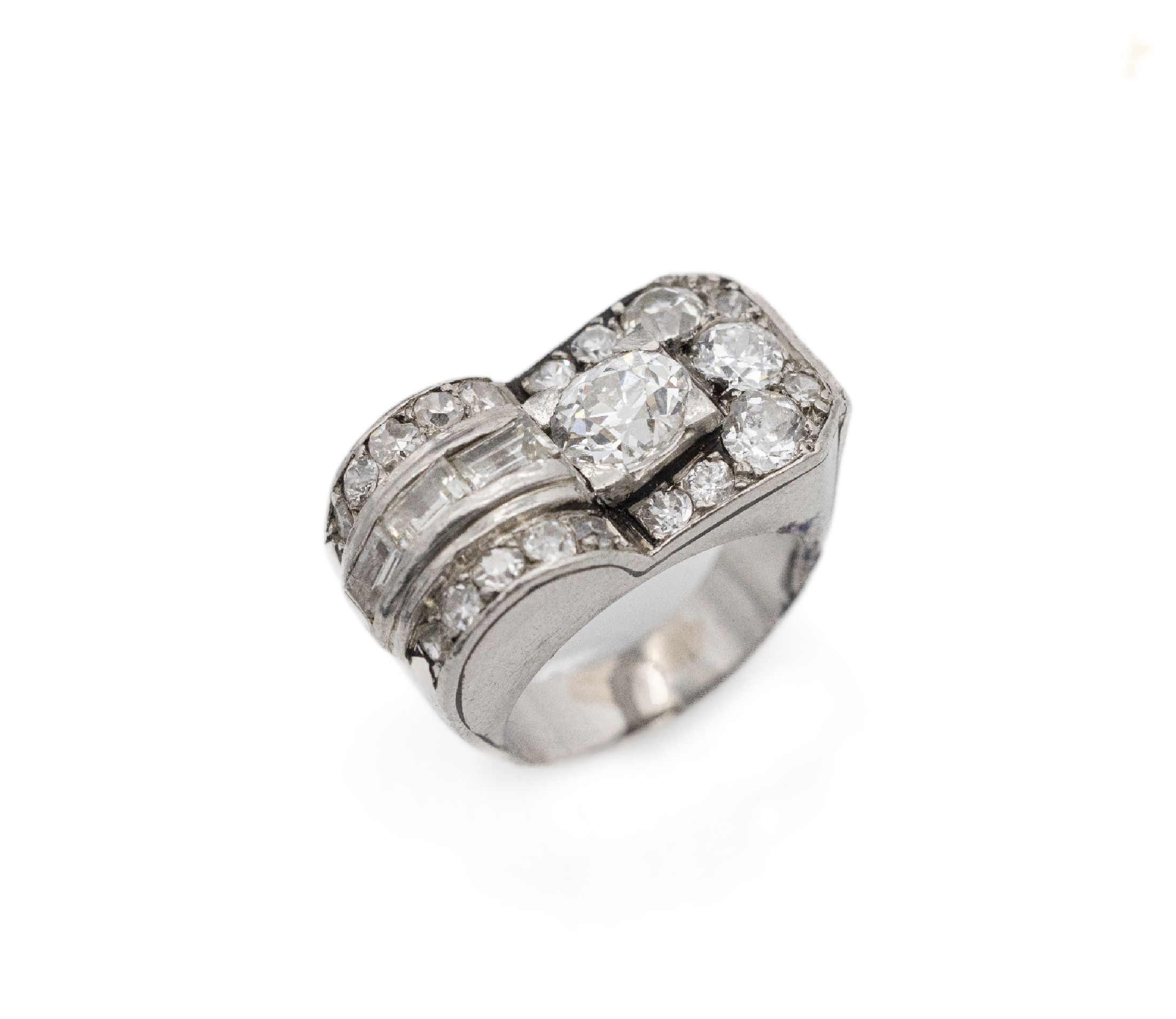 18 kt Gold Diamant-Ring, WG 750/000, 1950er Jahre, 23 Diamant Baguettes (1 Stein besch.), Brillanten und Altschliffdiamanten zus. ca. 1.20 ct ...