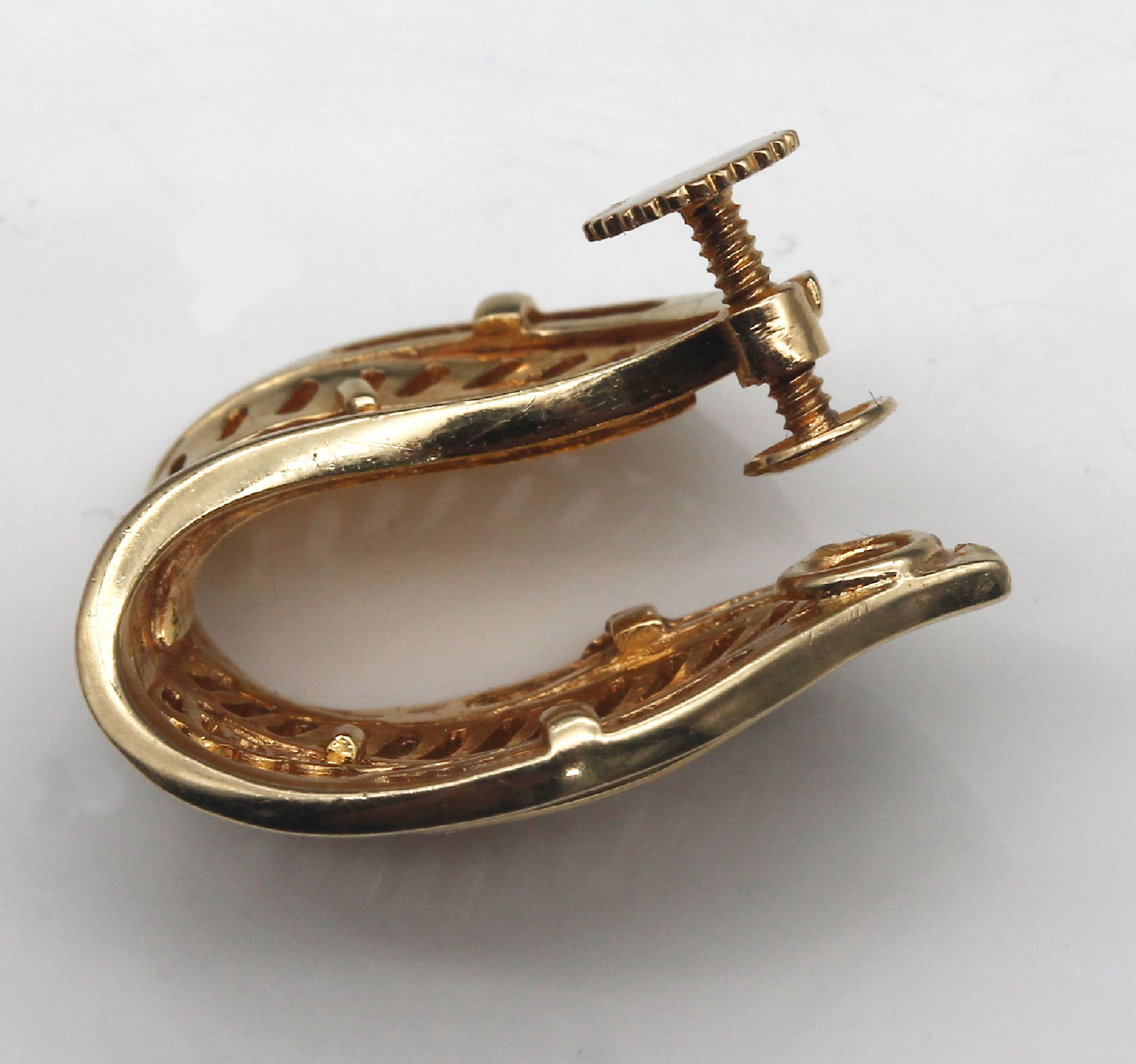Detail b: Paar 18 kt Gold Brillant-Ohrschrauben, GG 750/000, geschwungene florale Gestaltung, durchbrochen gearbeitet, 70 Brillanten zus. ca. 0.40 ct ...