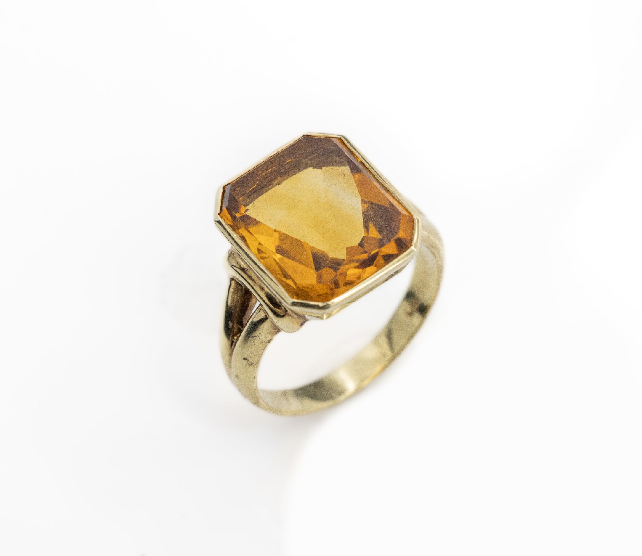 14 kt Gold Citrin-Ring, GG 585/000, Citrin im Bufftopschliff ca. 10.0 ct, RW 61, ca. 7.7 g