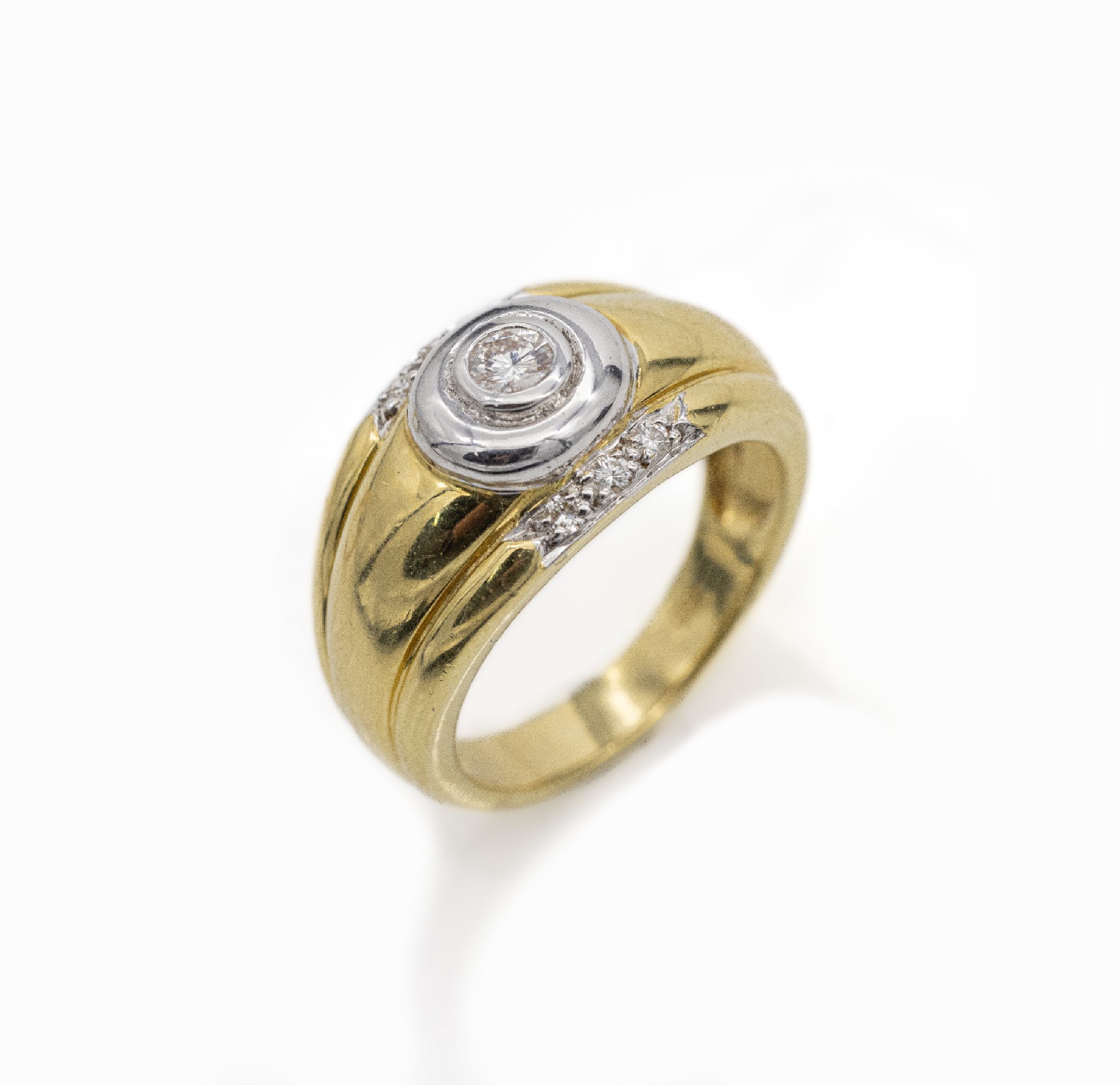 18 kt Gold Brillant-Ring, GG/WG 750/000, Brillanten zus. ca. 0.22 ct Weiß/si, ca. 7.4 g, RW 55