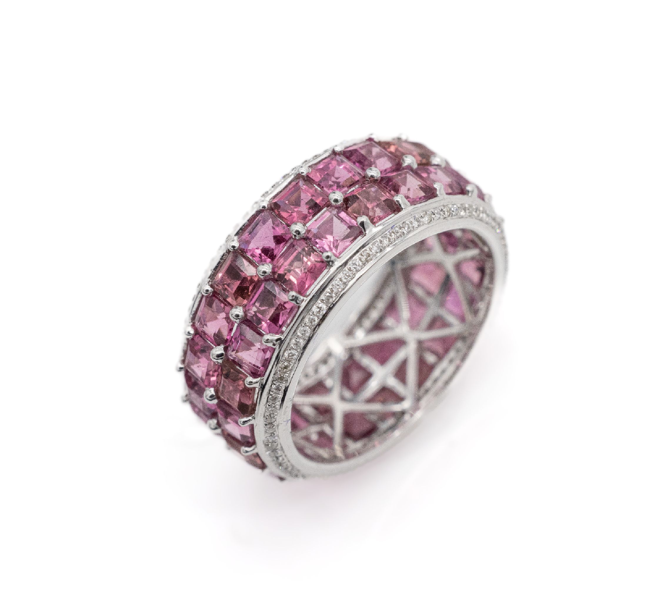 18 kt Gold Rubellit-Brillant-Ring, WG 750/000, Meistermarke STEPHAN HERMANN, umlaufende Rubellit-Karrees zus. ca. 6.16 ct, Brillanten zus. ca. 0.37 ...