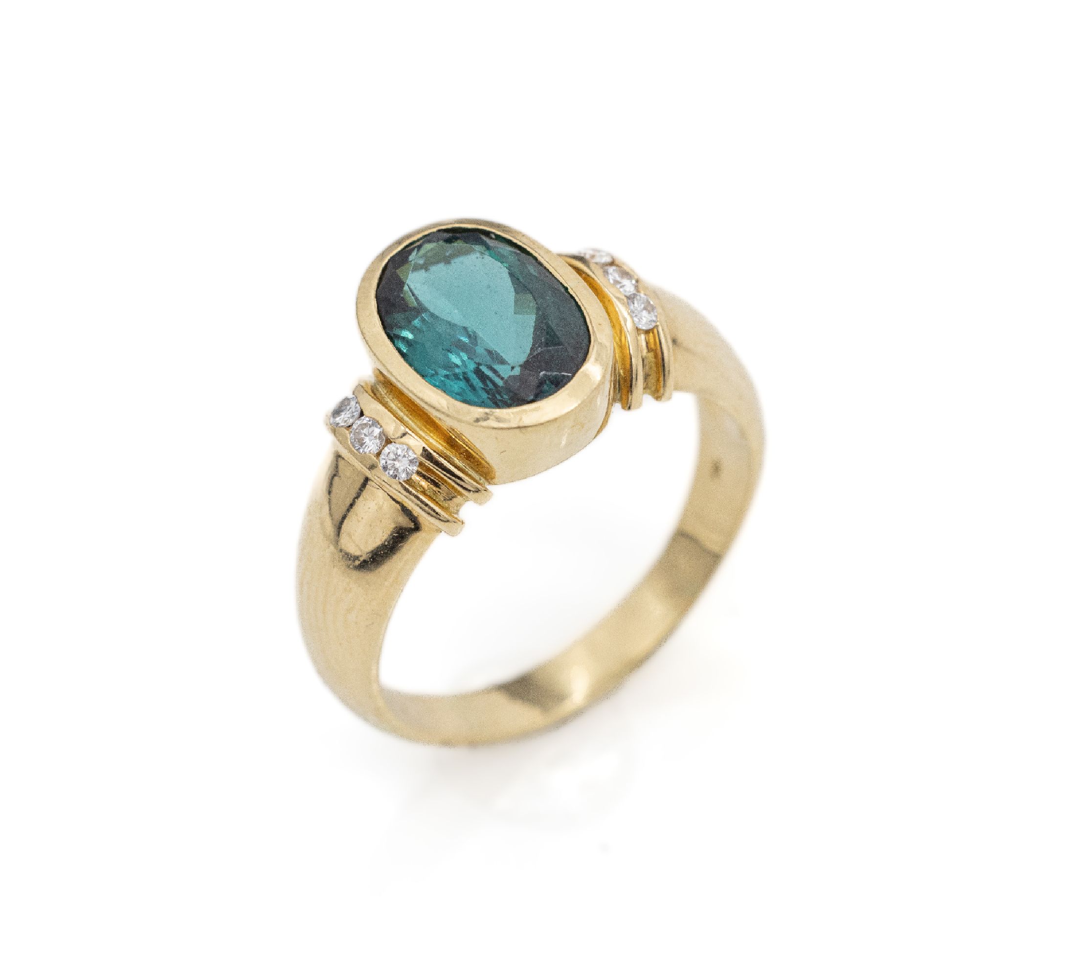18 kt Gold Turmalin-Diamant-Ring, GG 750/000, ovalfacett. Turmalin von intensiver Farbe ca. 5.0 ct, 6 Brillanten zus. ca. 0.19 ct Weiß/si, total ...