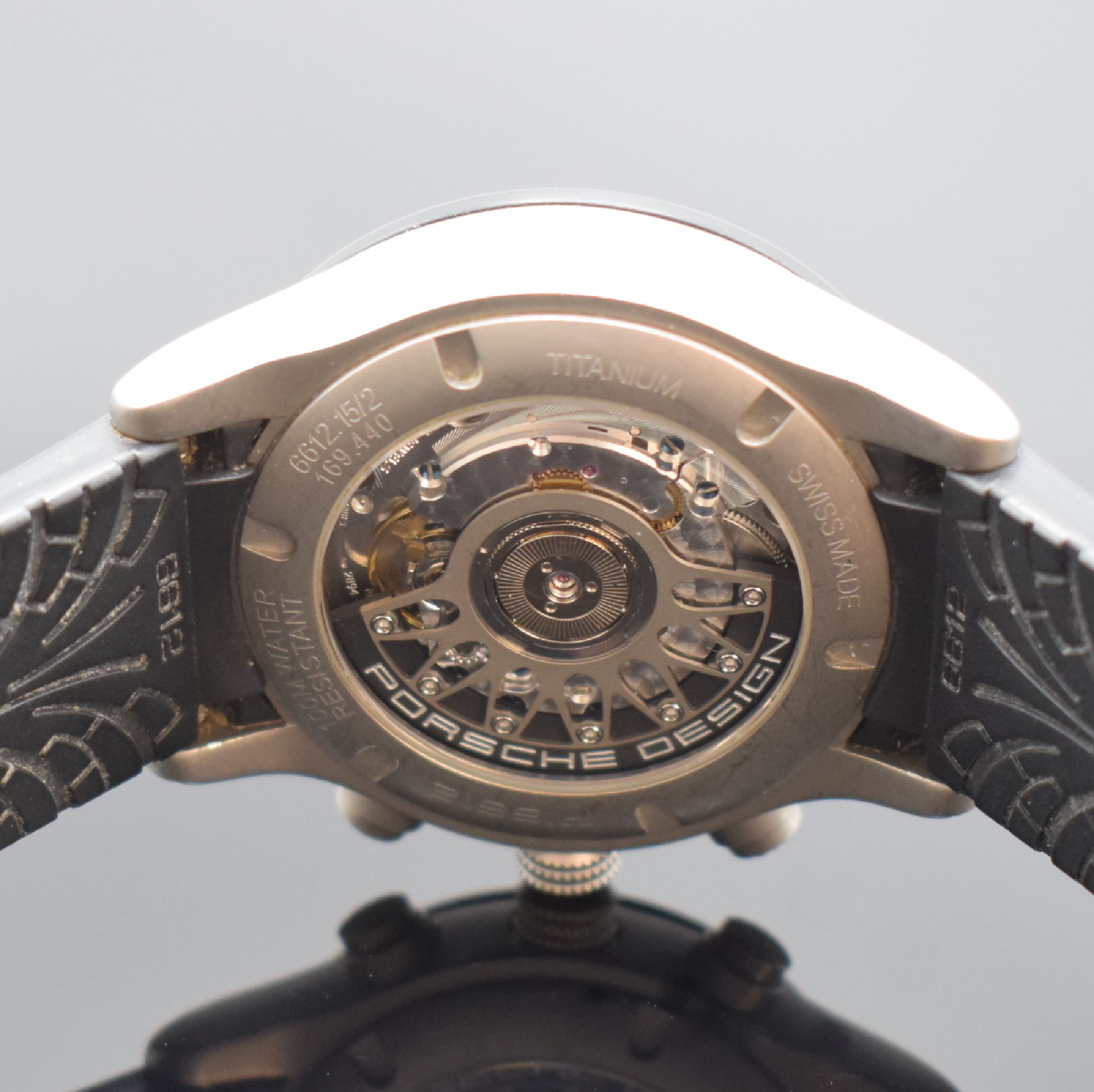 Detail e: PORSCHE DESIGN Armbandchronograph Referenz 6612.15/2, Schweiz um 2010, Automatik, Titangeh., Kautschukband m. Faltschl., beids. vergl., Boden & Krone ...