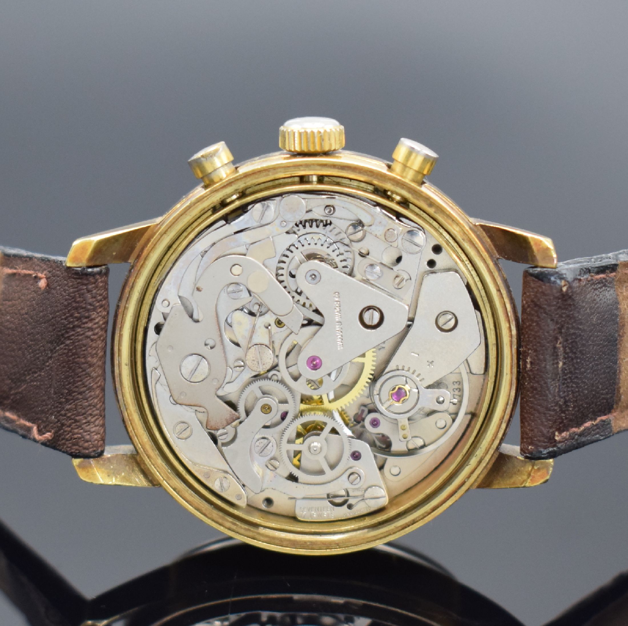 Detail e: ROAL Geneve Herrenchronograph mit Kaliber Valjoux 7733, Schweiz um 1970, Handaufzug, verg. Geh., Stahlboden sign. Ch. Gigandet geschr., silb. ...