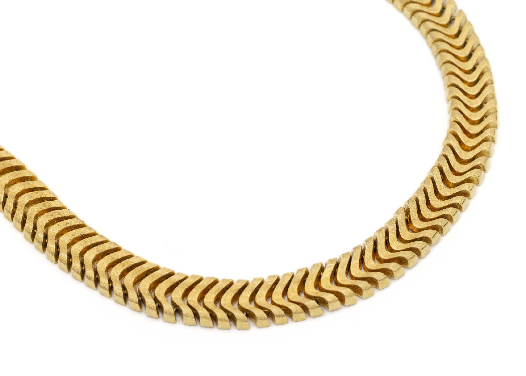 18 kt Gold Collier, GG 750/000, ca. 92.4 g, wellenförm. Glieder seidenmatt., L. ca. 42 cm, Kastenschloß mit Sicherheitsacht