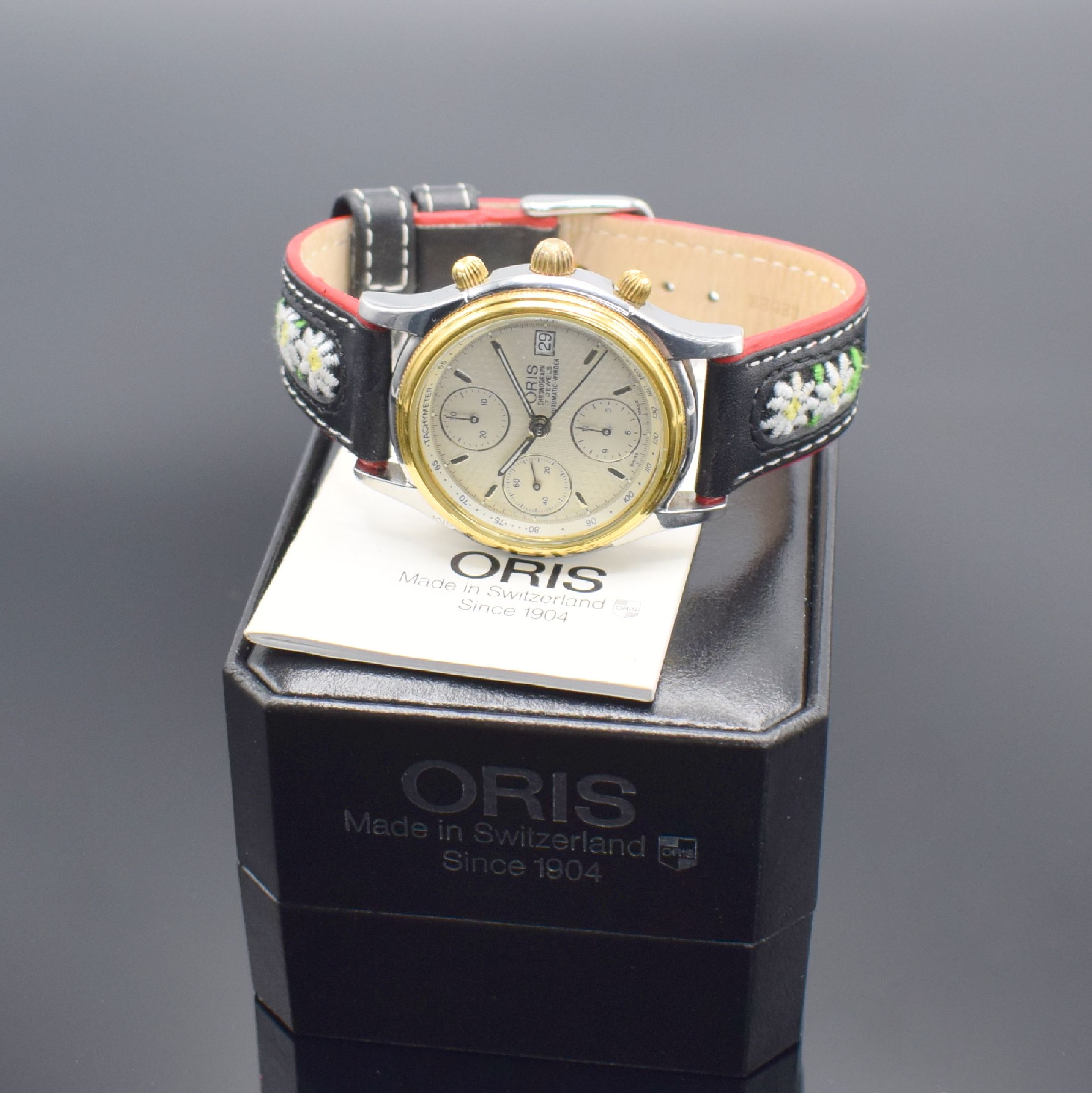 Detail e: ORIS Herrenarmbanduhr mit Chronograph, Schweiz um 1993, Automatik, Edelstahlgeh. teils verg., Boden geschr., silb. Zifferbl. m. aufges. Std.-Ind., ...