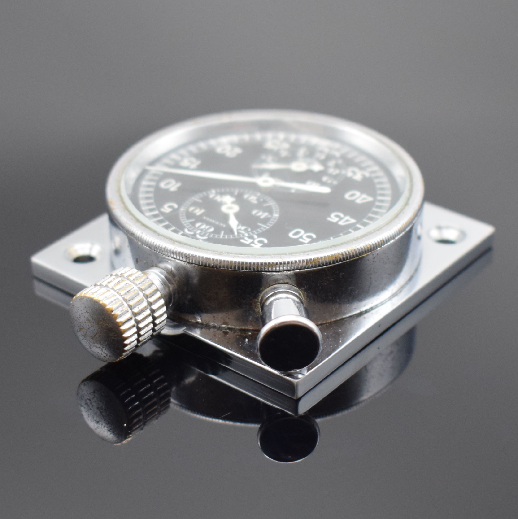 Detail c: HEUER Autavia Einbaustoppuhr für Automobile & die Luftfahrt, Schweiz um 1940, verchr. Messinggeh., Mineralglas verschr., Bodenplatte 3-fach ...