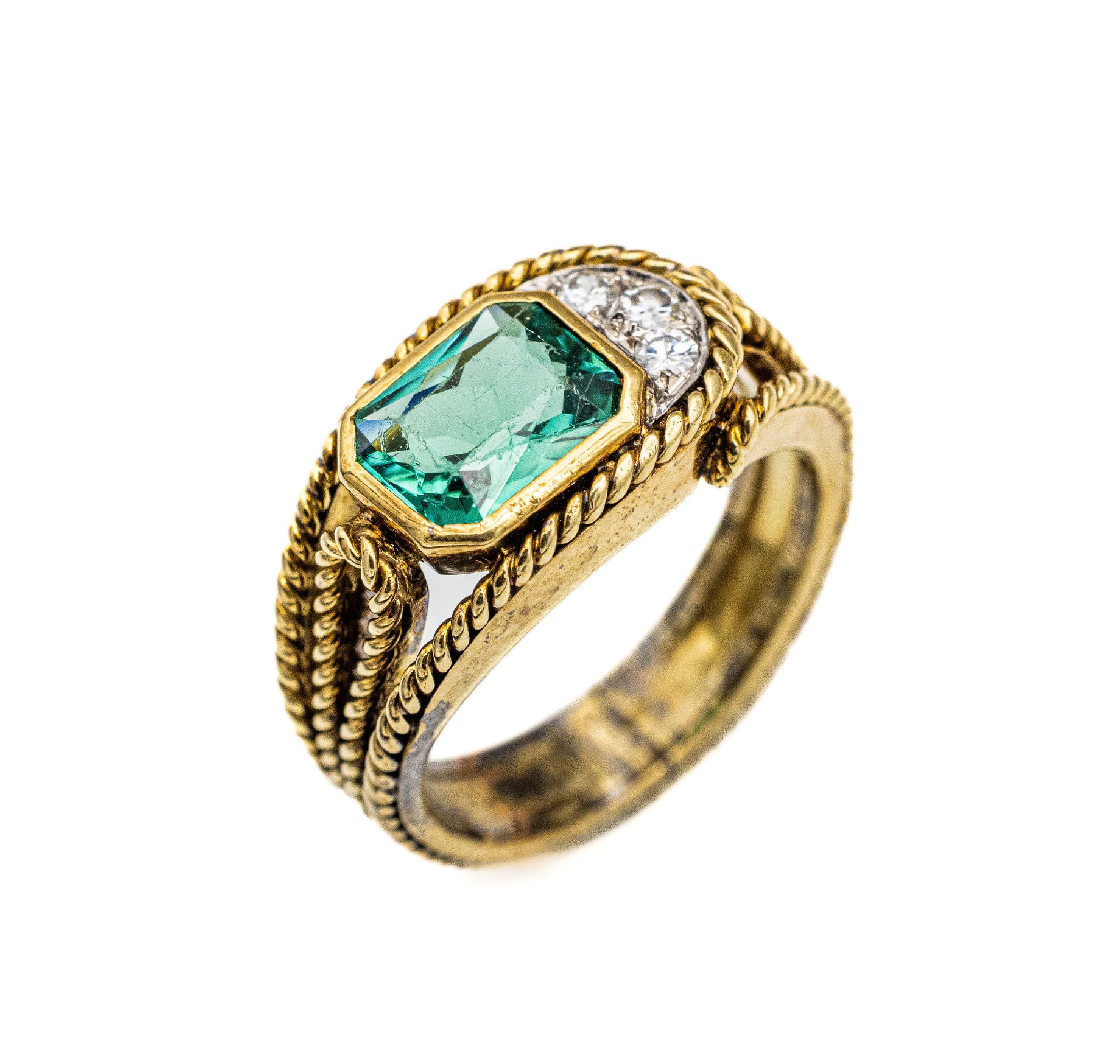 14 kt Gold Turmalin-Diamant-Ring, GG 585/000, Kordelverzierung, mittig facett. Turmalin ca. 2.0 ct (besch.), 3 8/8-Diamanten zus. ca. 0.09 ct ...