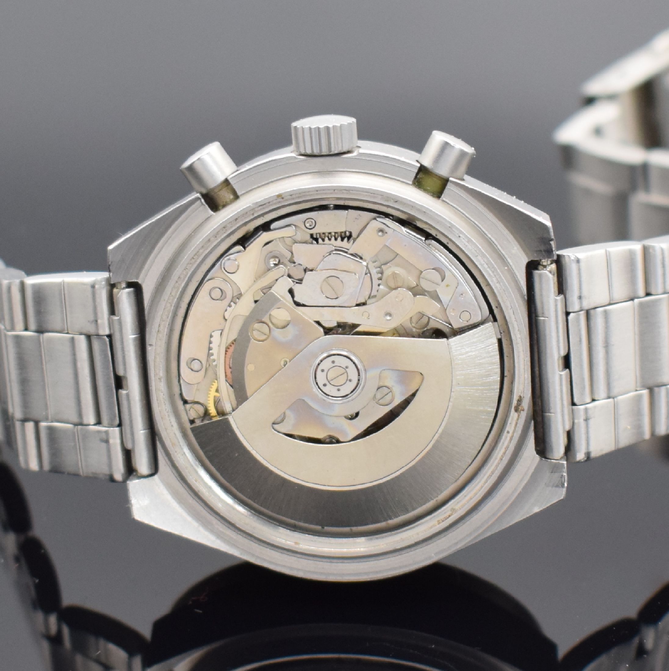 Detail d: MEISTER-ANKER Herrenchronograph in Stahl, Schweiz um 1980, Automatik, mattiertes Geh., Boden verschr., Mineralglas besch., schwarzes Zifferbl., ...