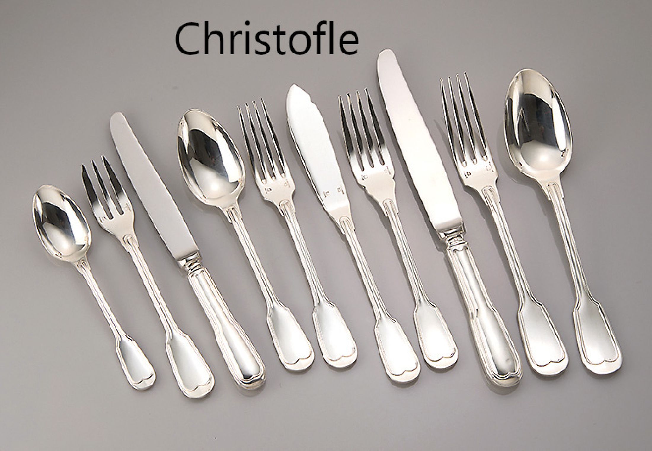 123 tlg. CHRISTOFLE Besteck, versilbert, Modell Chinon, best. aus: 12 Menuegabeln, 12 Menuelöffel, 12 Menuemesser, 12 Frühstücksmesser, 12 ...
