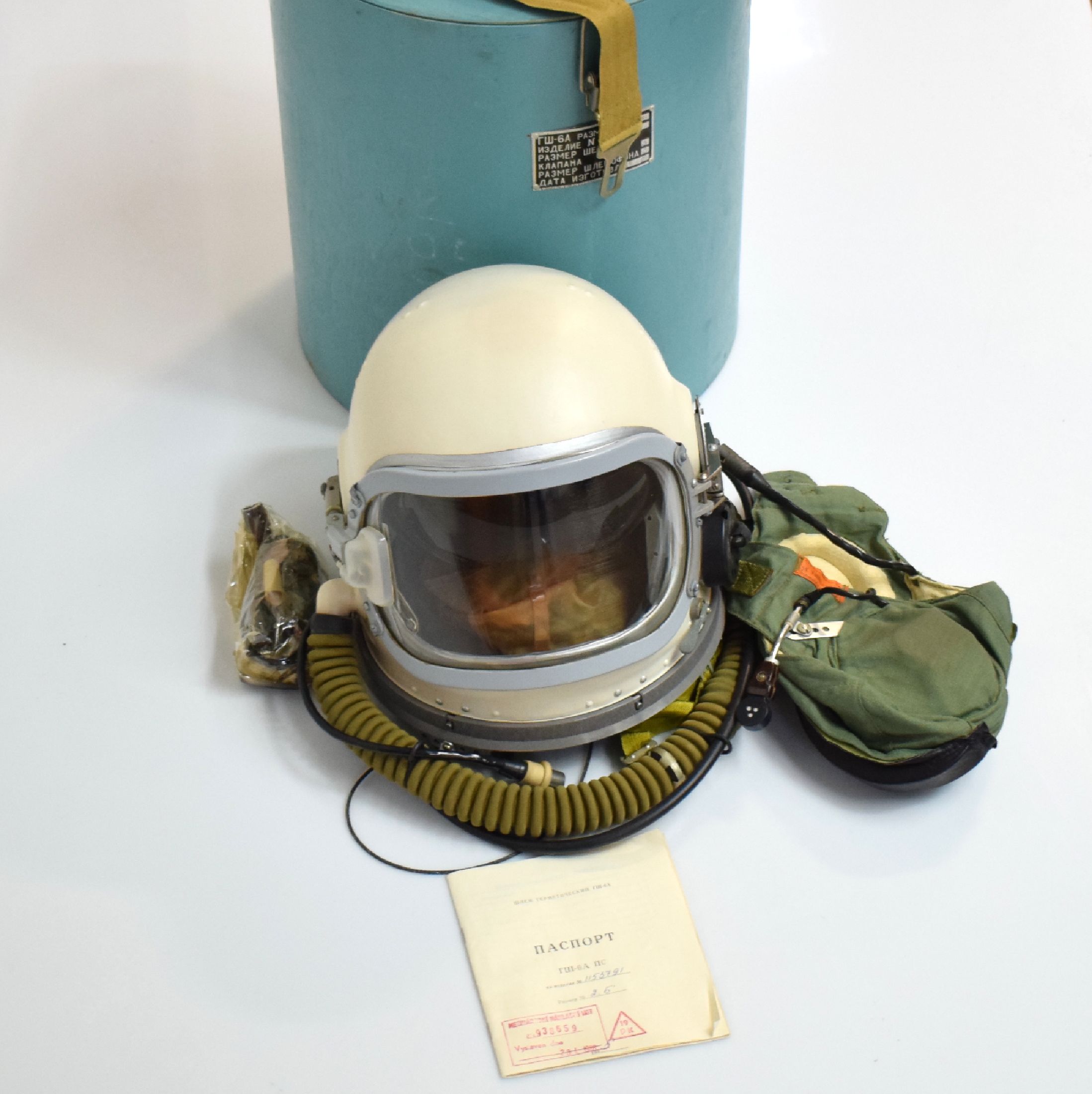 Detail a: Sowjetischer hermetischer Höhenflughelm für Piloten Referenz GSCH-6A, UdSSR um 1985, Größe 2B, m. Sauerstoff-, Heizung- & Mikrofon-Anschluss, m. ...