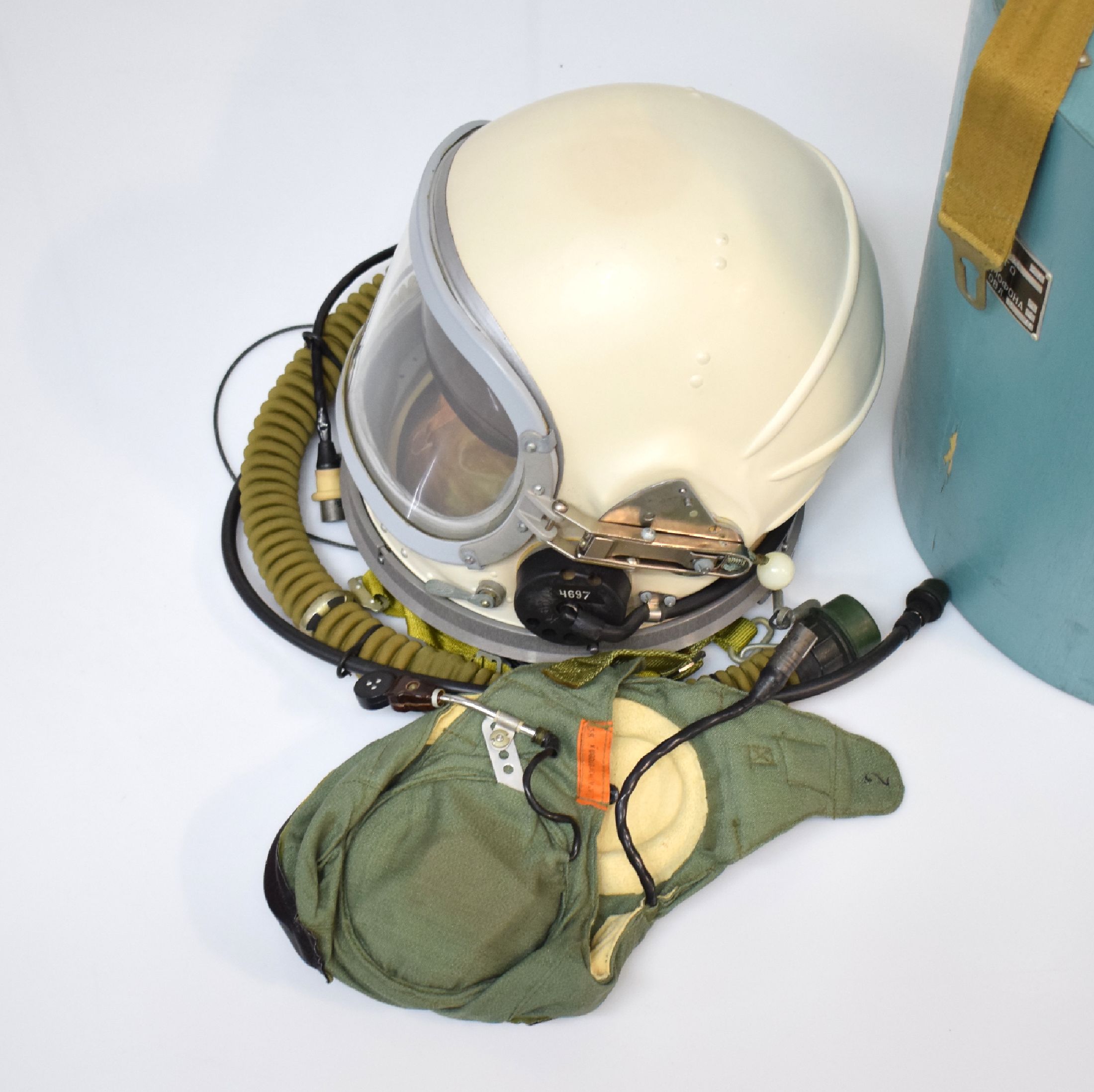 Detail c: Sowjetischer hermetischer Höhenflughelm für Piloten Referenz GSCH-6A, UdSSR um 1985, Größe 2B, m. Sauerstoff-, Heizung- & Mikrofon-Anschluss, m. ...