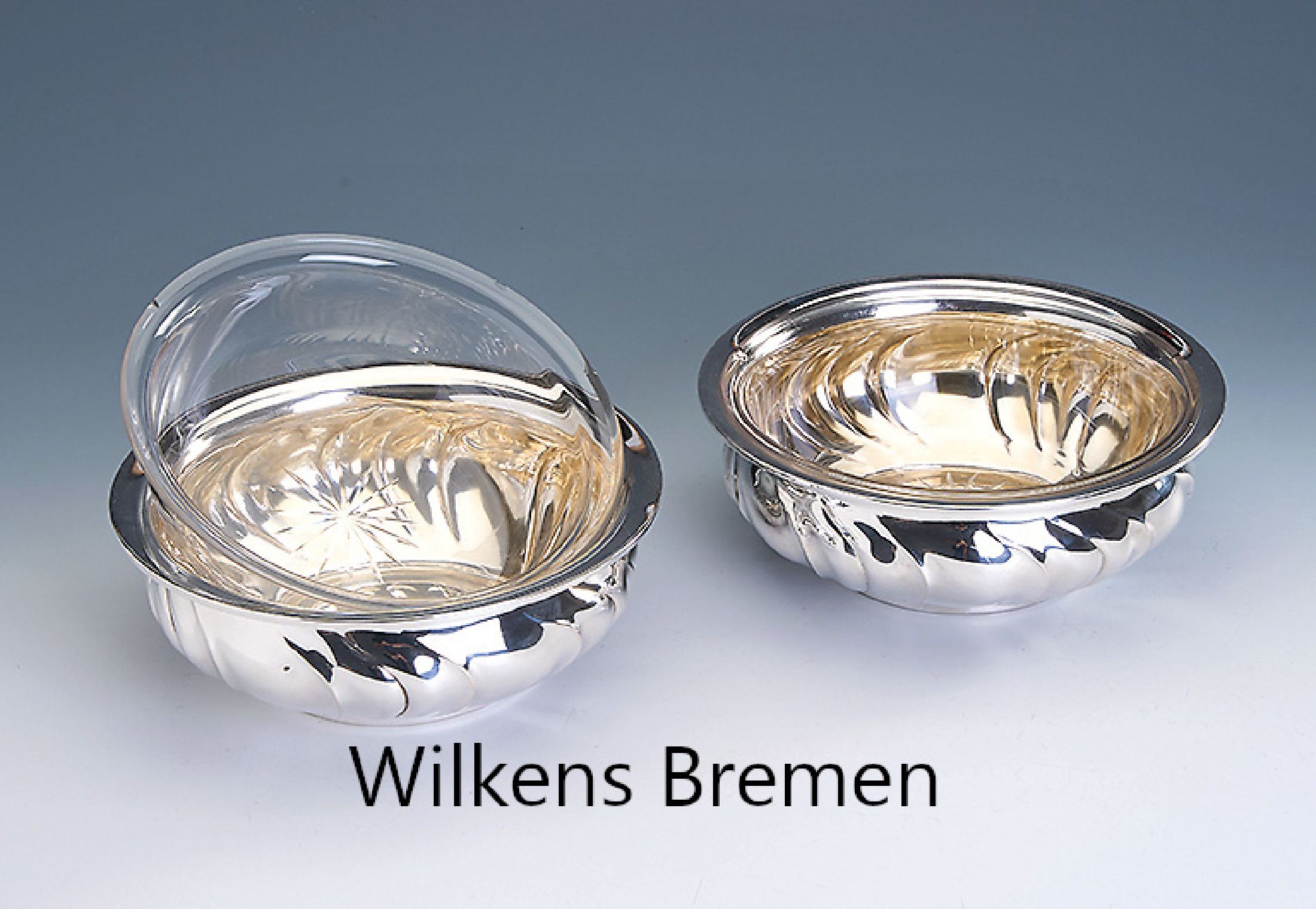 Anbietschalenpaar mit Glaseinsätzen, 800er Silber, Wilkens Bremen, barockisierend, 1930er Jahre, Orig.-Glaseinsätze mit Sternschliff (beide am ...