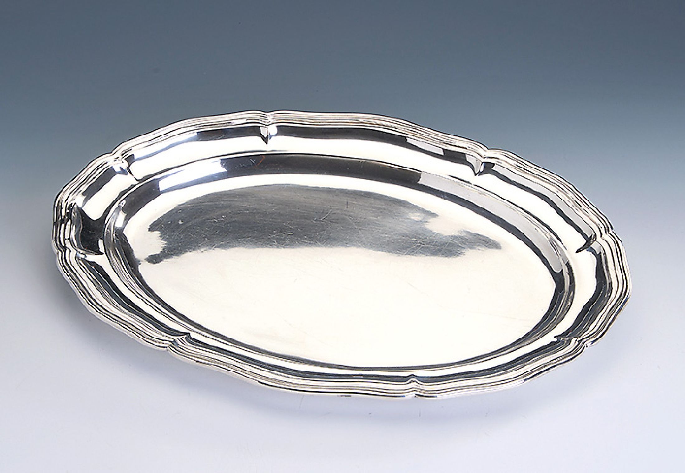 Große Anbietplatte, 830er Silber, wohl Skandinavien, barockisierend, ca. 675 g, ca. 45 x 30 cm