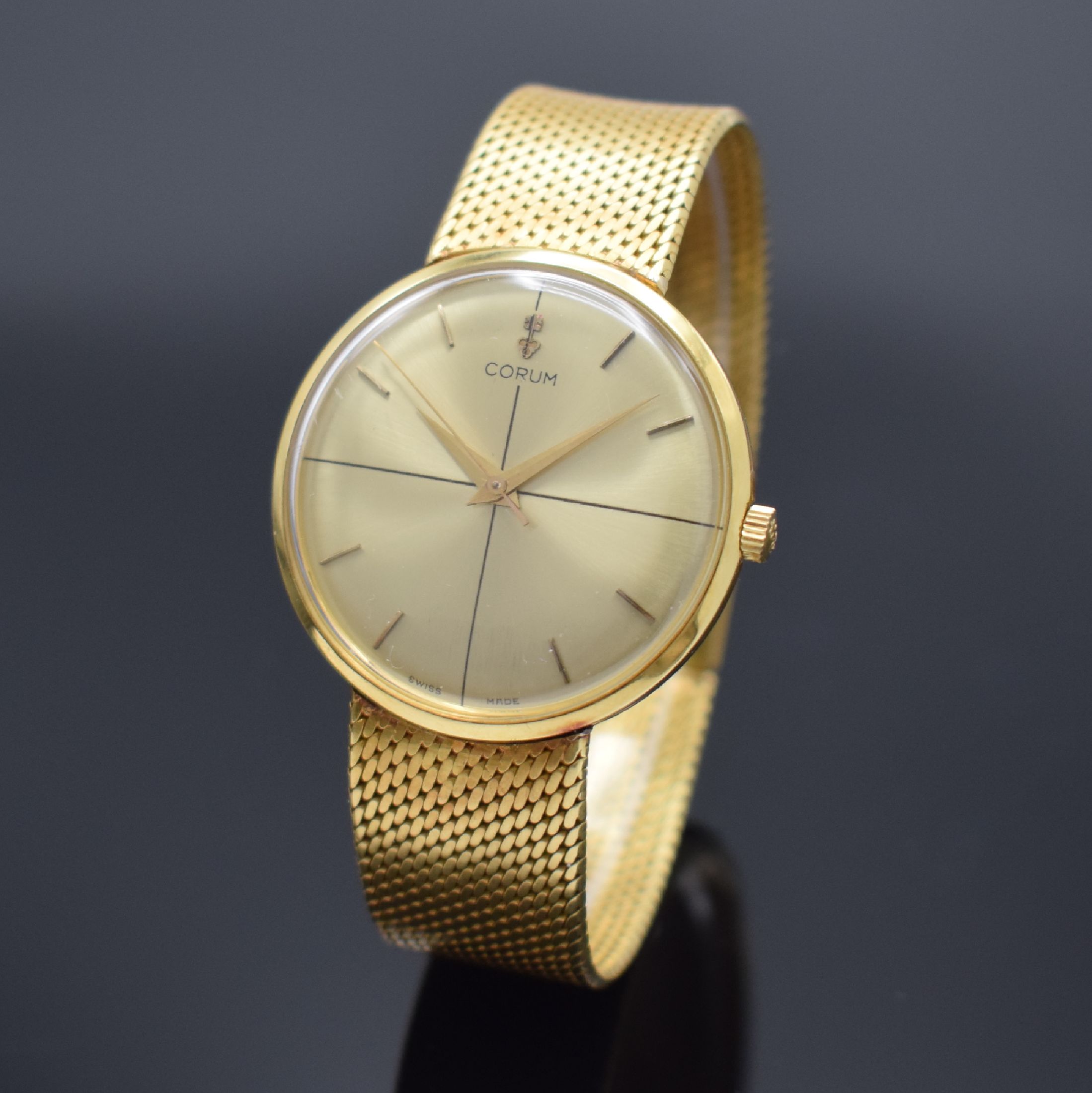 CORUM elegante Armbanduhr in GG 750/000, Schweiz um 1960, Handaufzug, 3-tlg. Geh., Boden & Glasrand aufgedr., anges. Milanaiseband, orig. Krone, ...