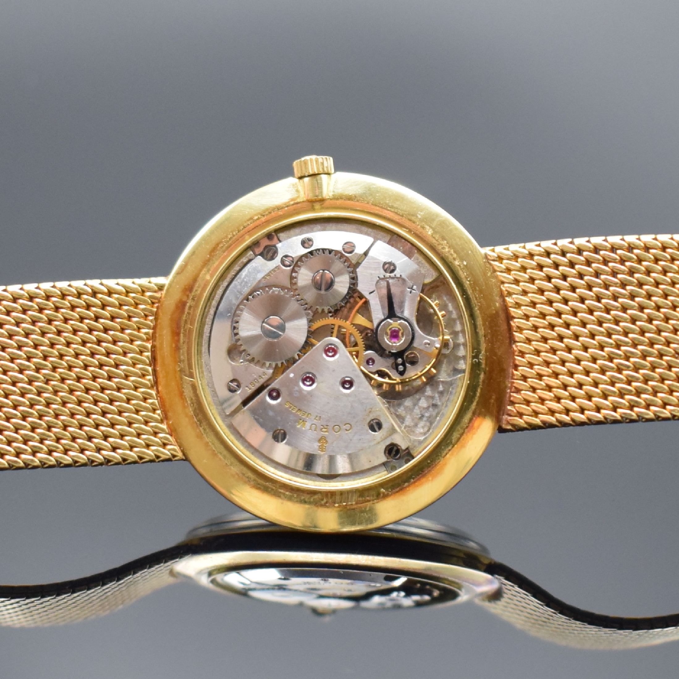 Detail e: CORUM elegante Armbanduhr in GG 750/000, Schweiz um 1960, Handaufzug, 3-tlg. Geh., Boden & Glasrand aufgedr., anges. Milanaiseband, orig. Krone, ...