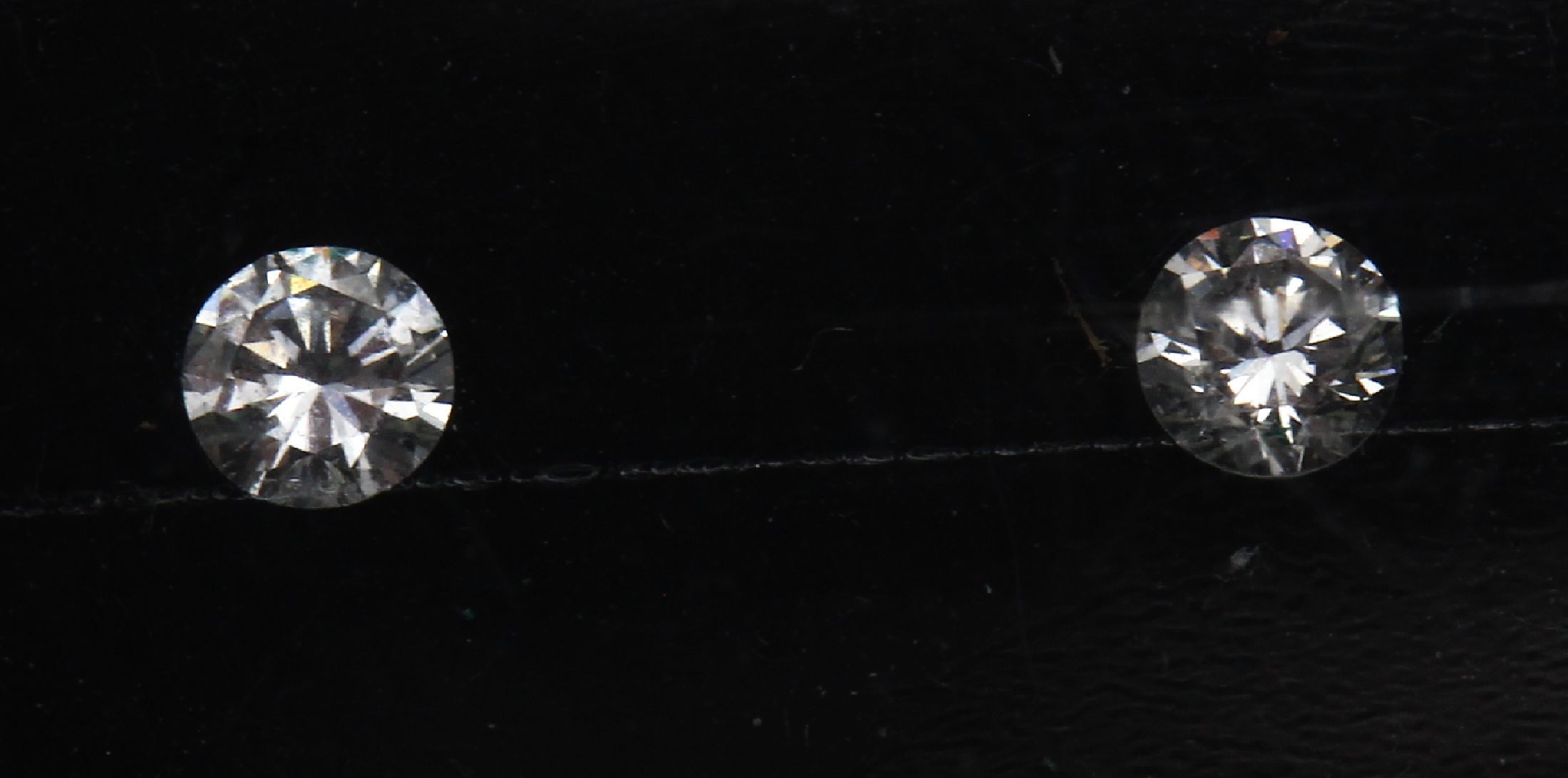 Detail a: Konvolut 2 lose Brillanten zus. ca. 0.16 ct feines Weiß/vs-si